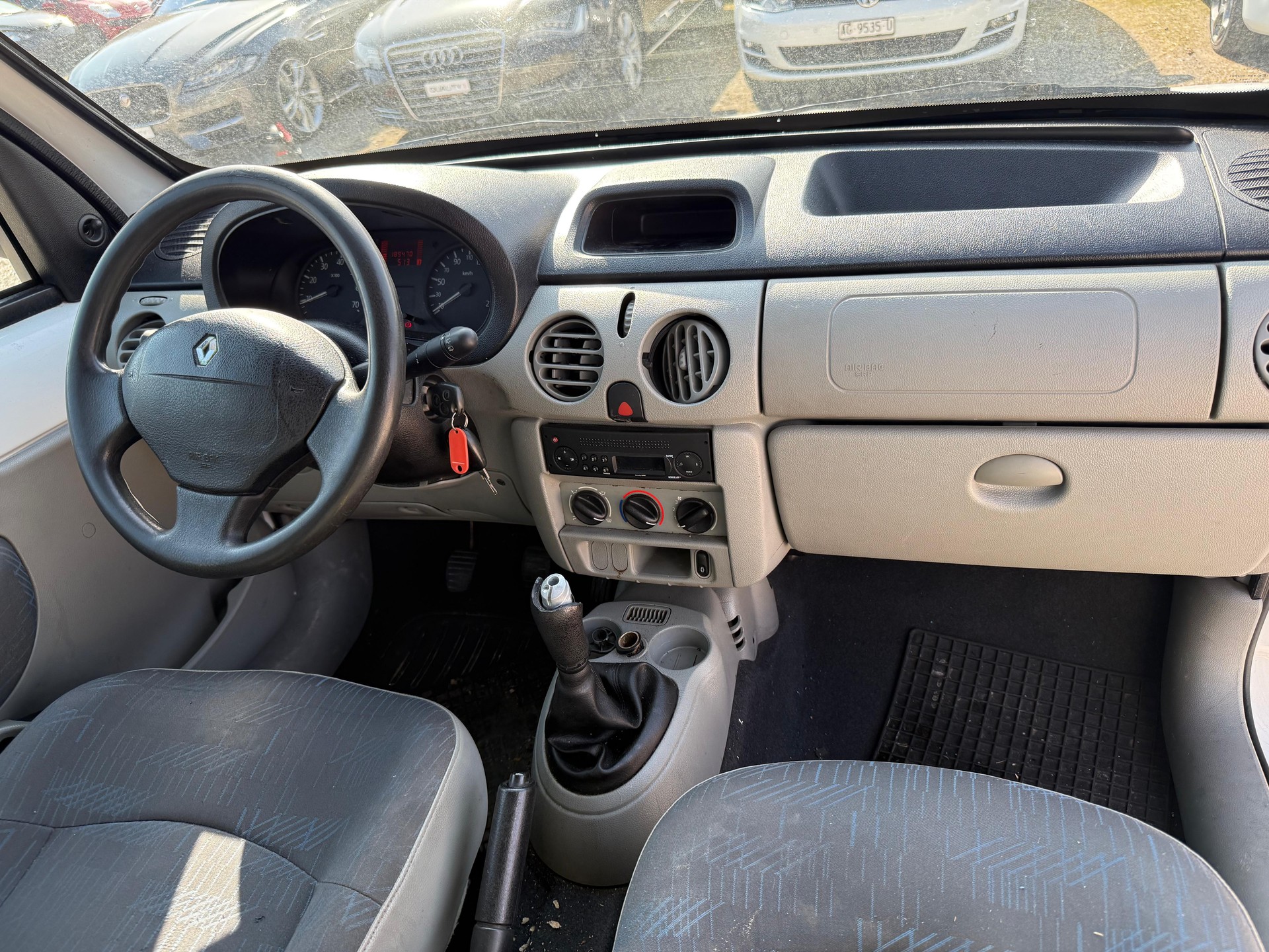 RENAULT Kangoo 1.5 dCi-image-9