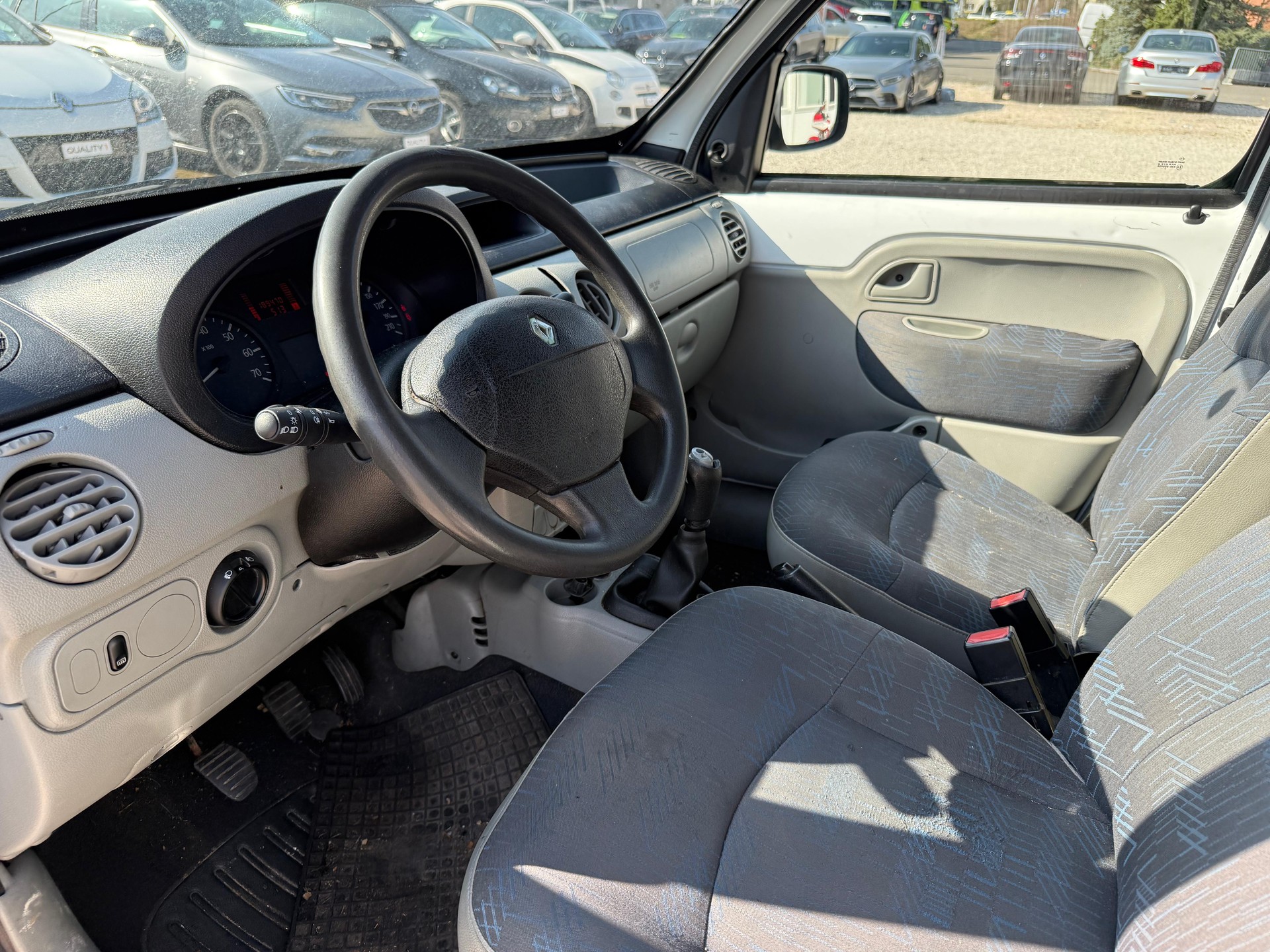 RENAULT Kangoo 1.5 dCi-image-8