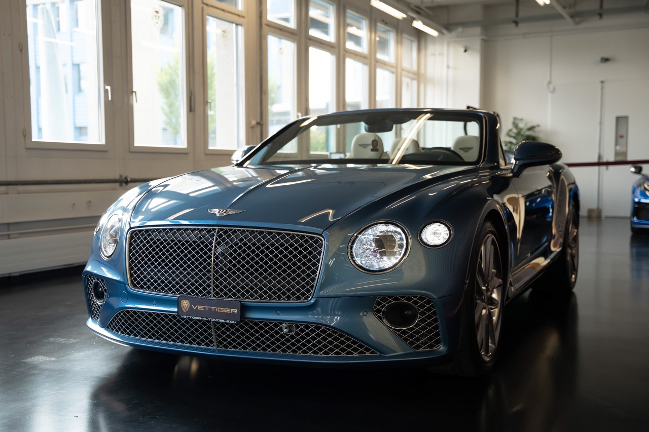 BENTLEY Continental GTC 6.0 W12-showroom-element-3