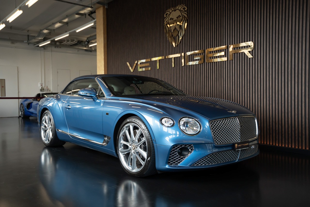 BENTLEY Continental GTC 6.0 W12-showroom-element-1