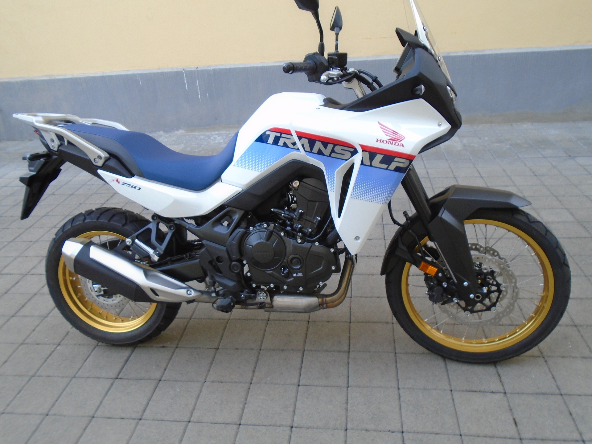 HONDA XL 750 Transalp-image-0