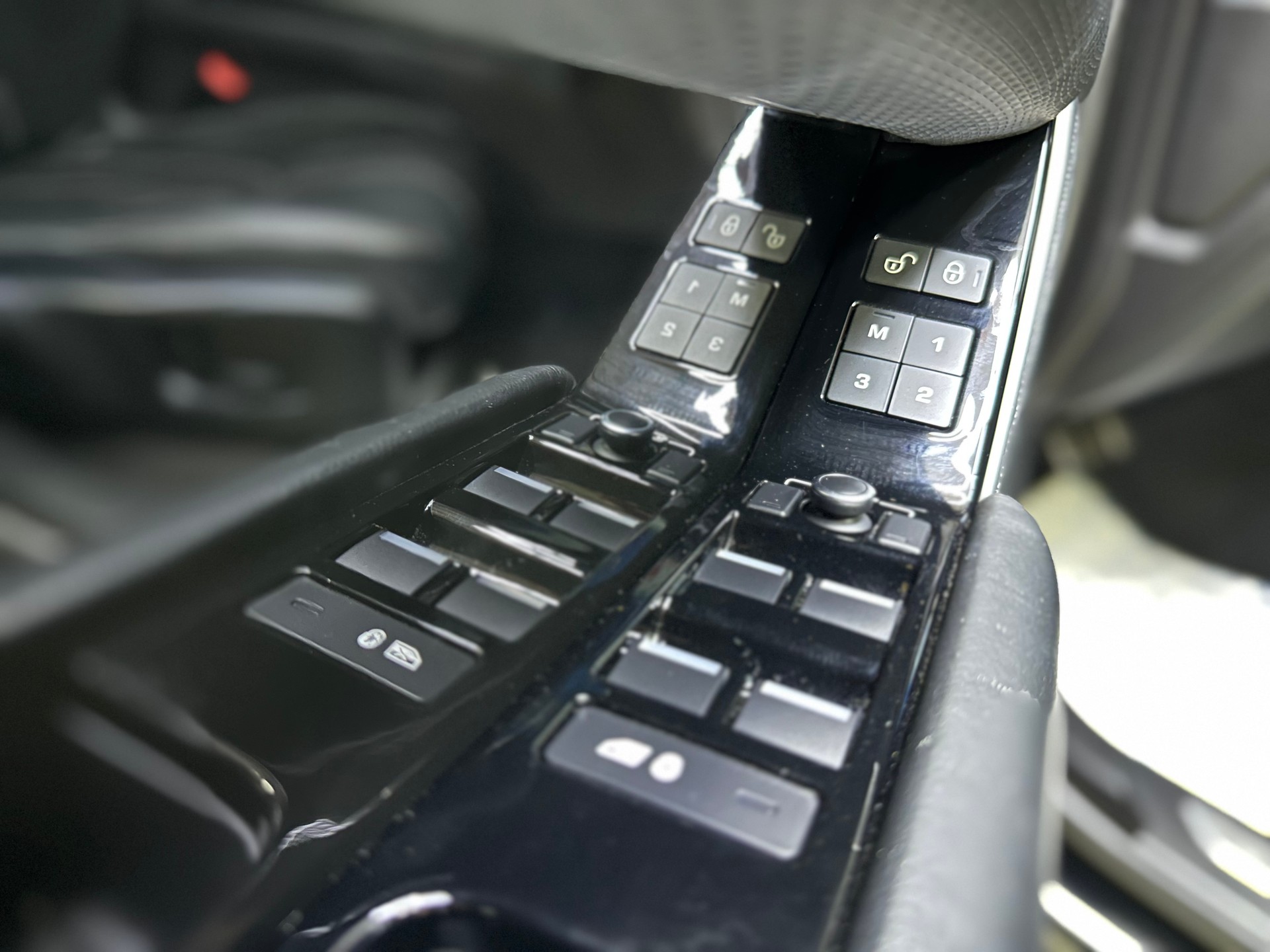 LAND ROVER Range Rover Velar R-Dynamic P 380 S Automatic-image-14