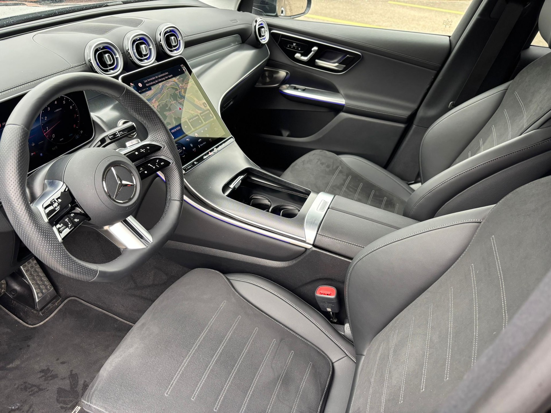 MERCEDES-BENZ GLC 200 AMG-Line 4Matic-image-6