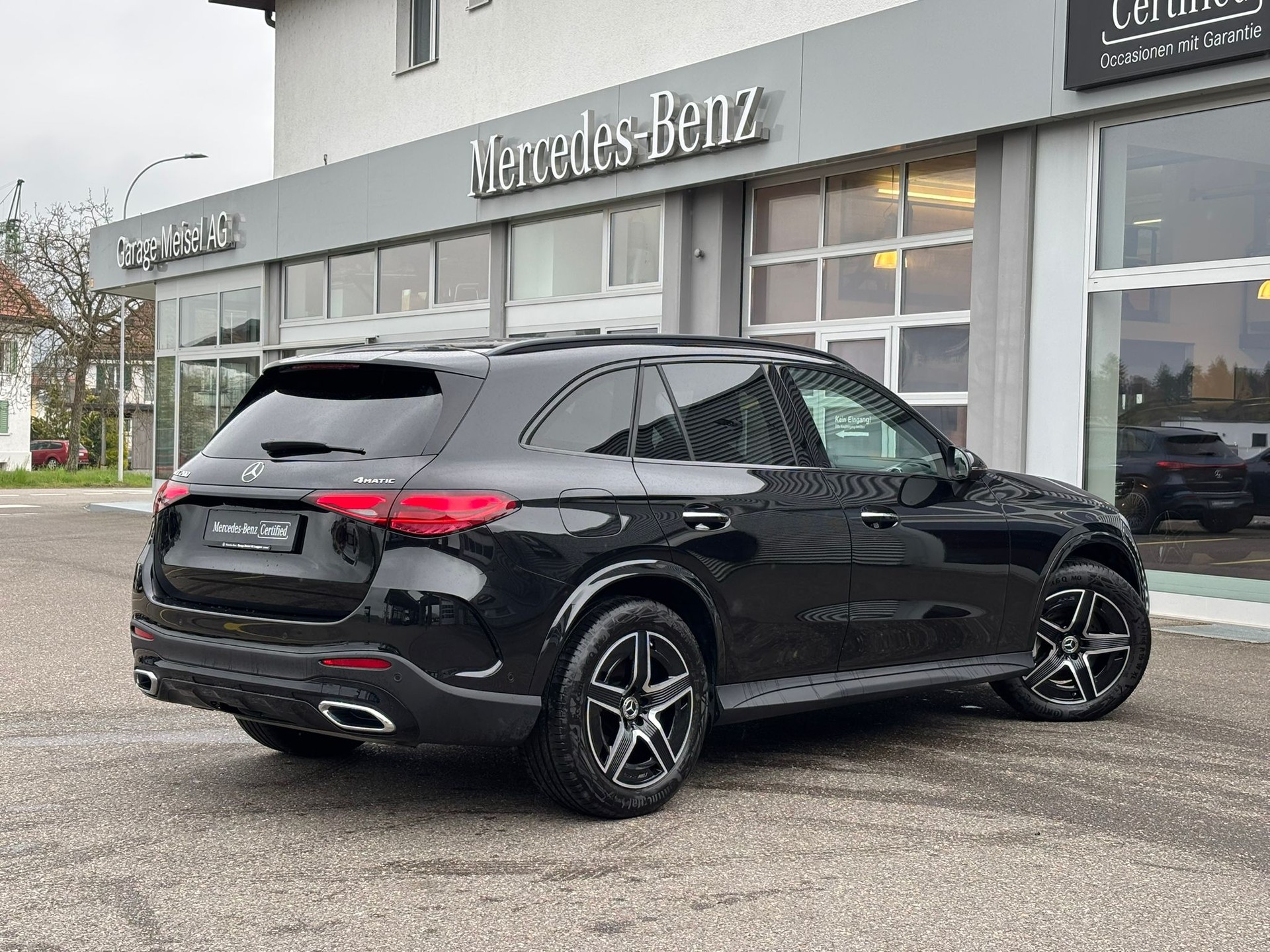 MERCEDES-BENZ GLC 200 AMG-Line 4Matic-image-2