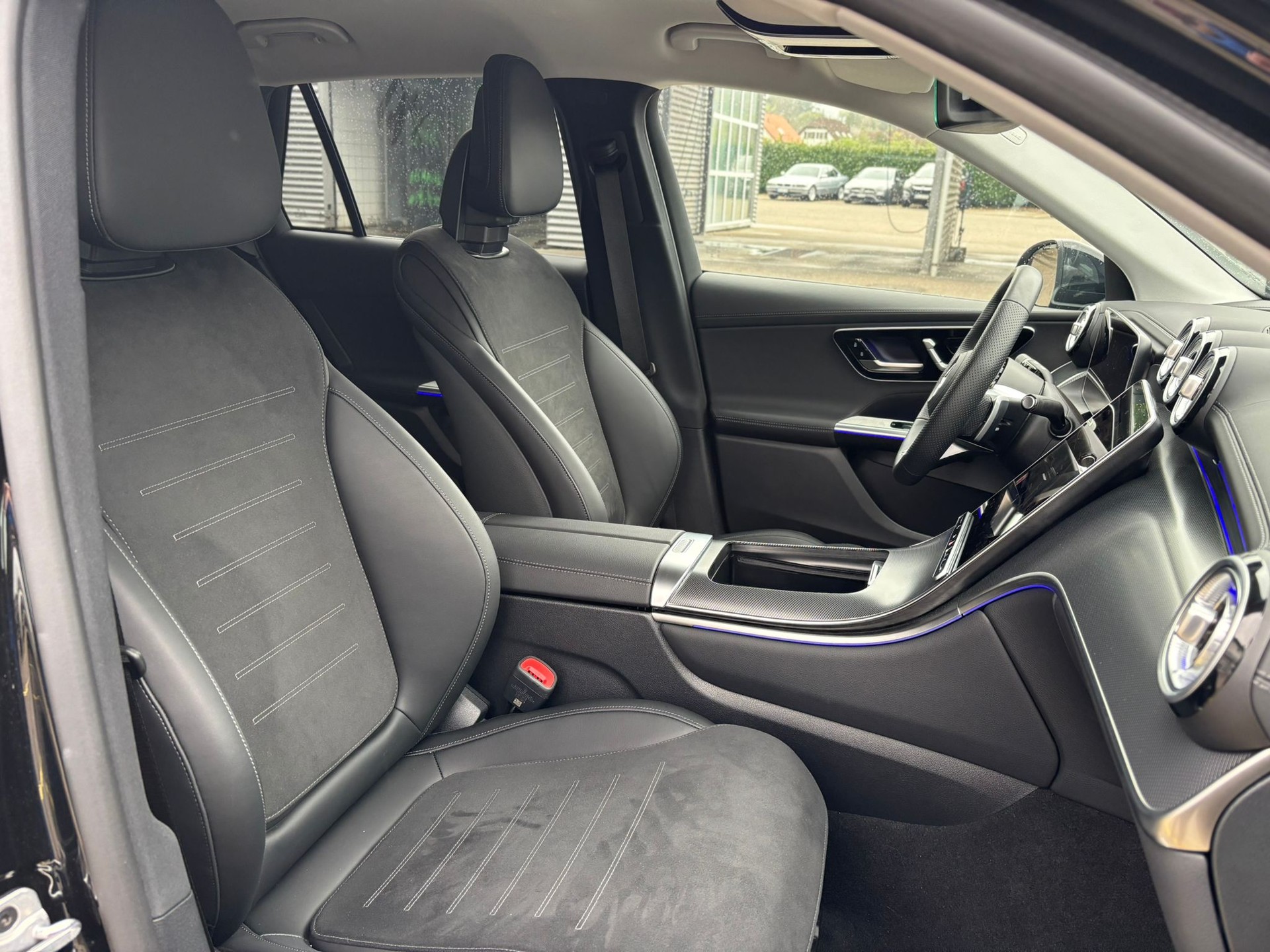 MERCEDES-BENZ GLC 200 AMG-Line 4Matic-image-8