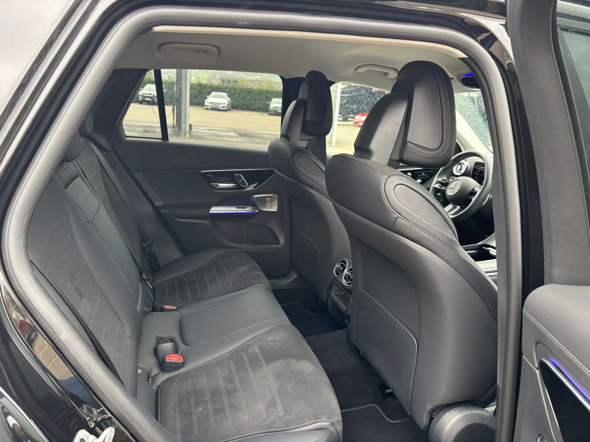 MERCEDES-BENZ GLC 200 AMG-Line 4Matic-image-9