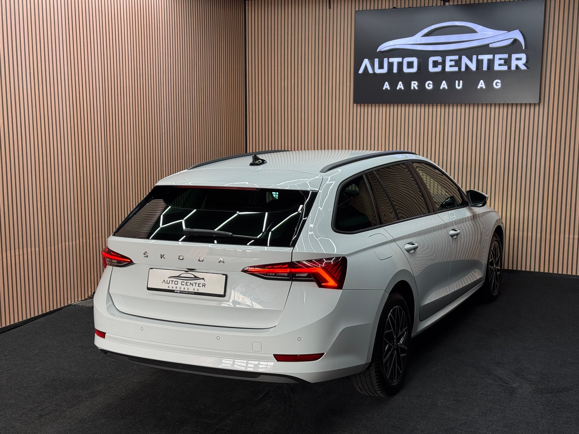 SKODA Octavia Combi 2.0 TDI 150 Ambition DSG | 1 Jahr Garantie | CH-Fahrzeug | *ab CHF 179.-/ Monat*-image-4