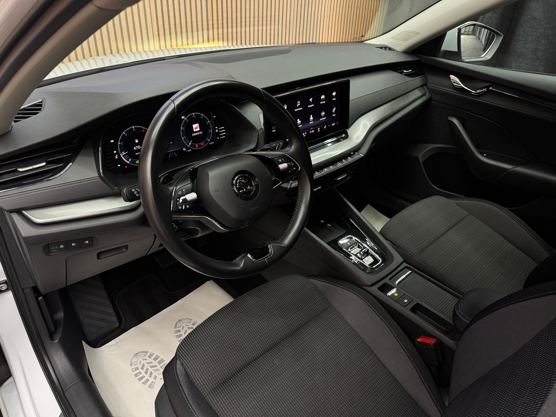 SKODA Octavia Combi 2.0 TDI 150 Ambition DSG | 1 Jahr Garantie | CH-Fahrzeug | *ab CHF 179.-/ Monat*-image-8