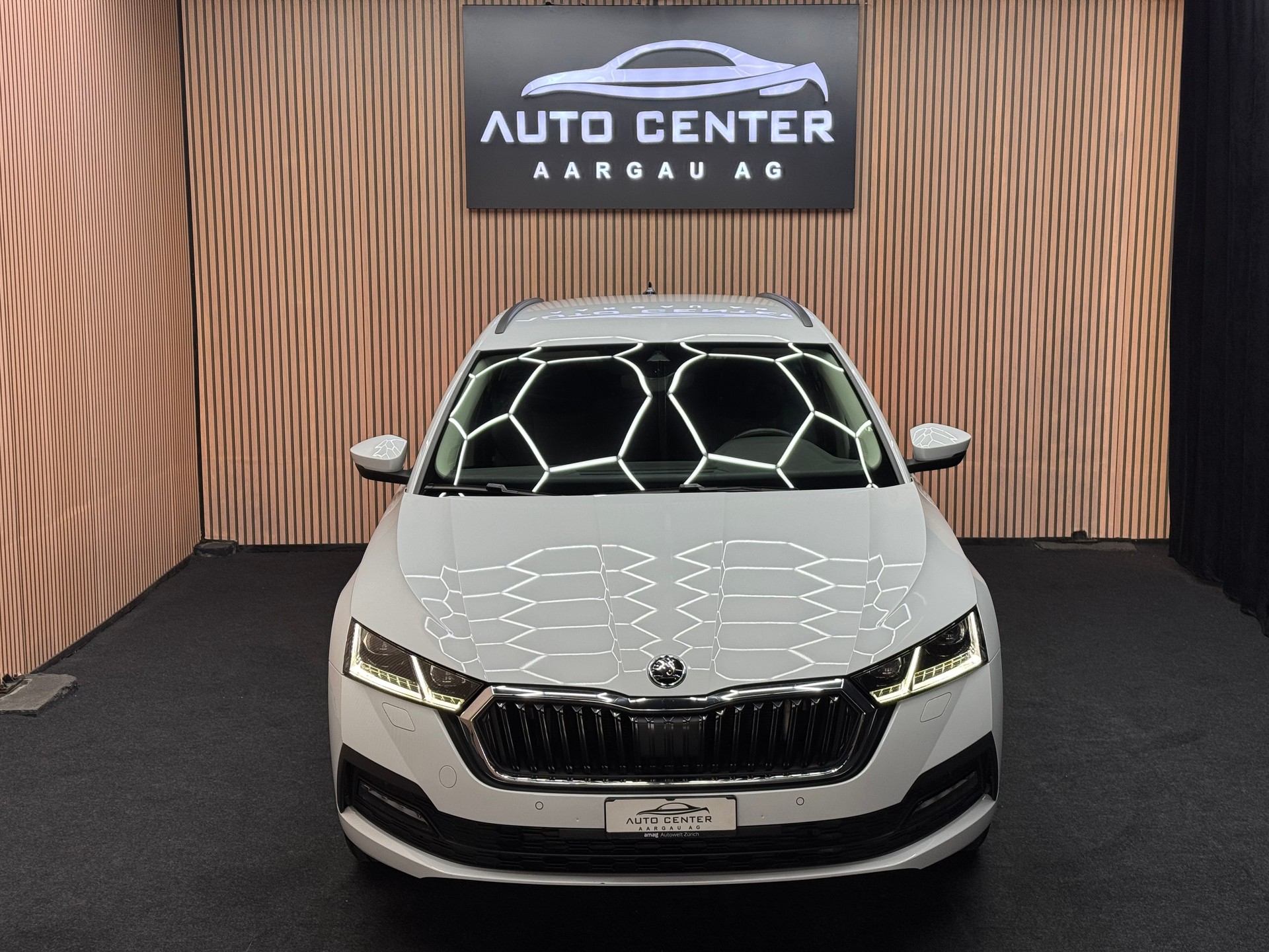 SKODA Octavia Combi 2.0 TDI 150 Ambition DSG | 1 Jahr Garantie | CH-Fahrzeug | *ab CHF 179.-/ Monat*-showroom-element-1
