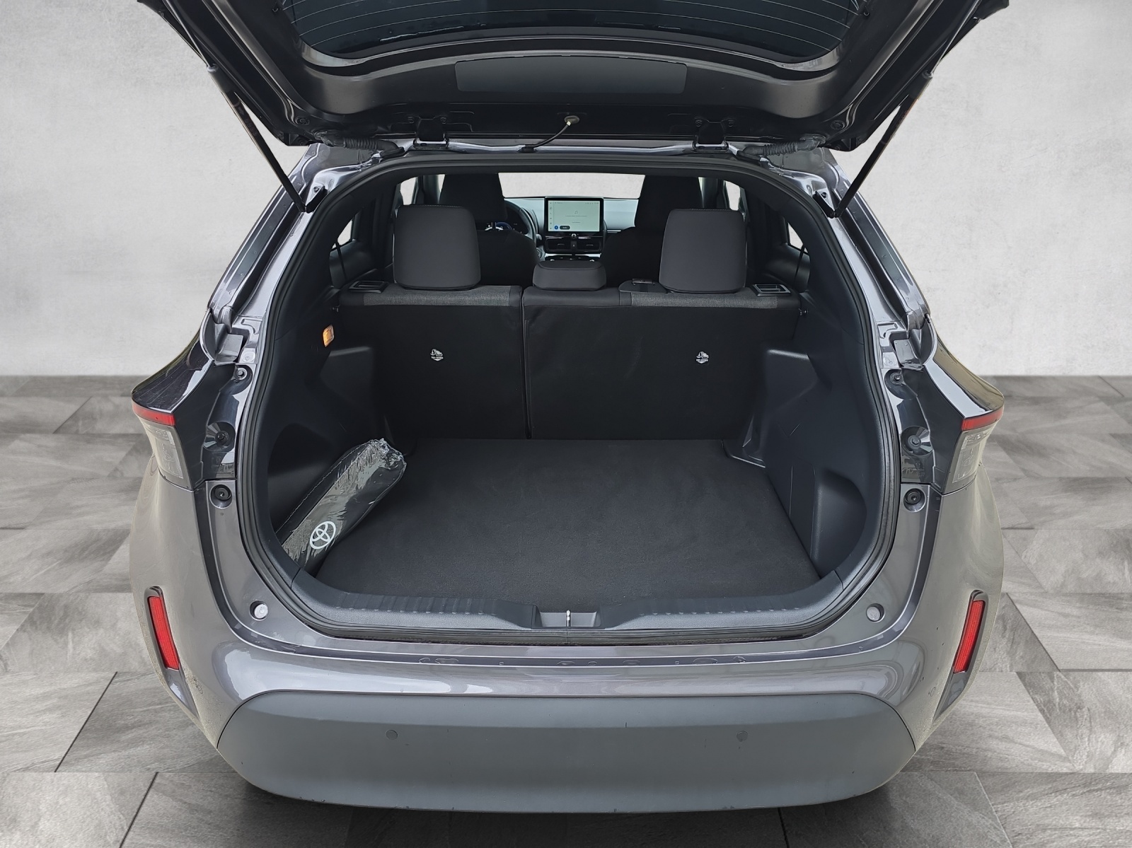 TOYOTA Yaris Cross 1.5 Premium Sondermodell Olympia-image-26