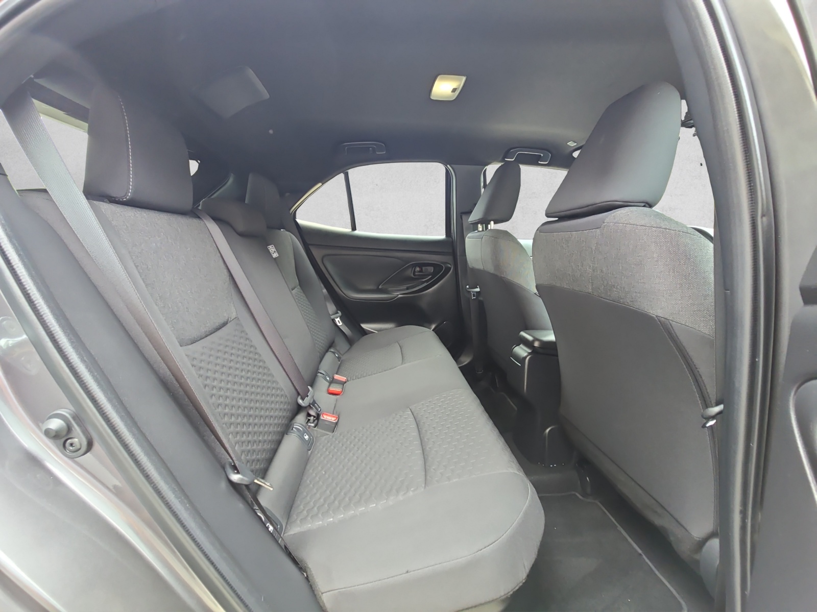 TOYOTA Yaris Cross 1.5 Premium Sondermodell Olympia-image-11