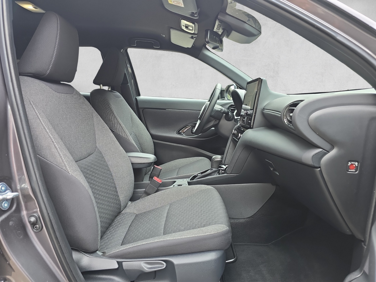 TOYOTA Yaris Cross 1.5 Premium Sondermodell Olympia-image-13