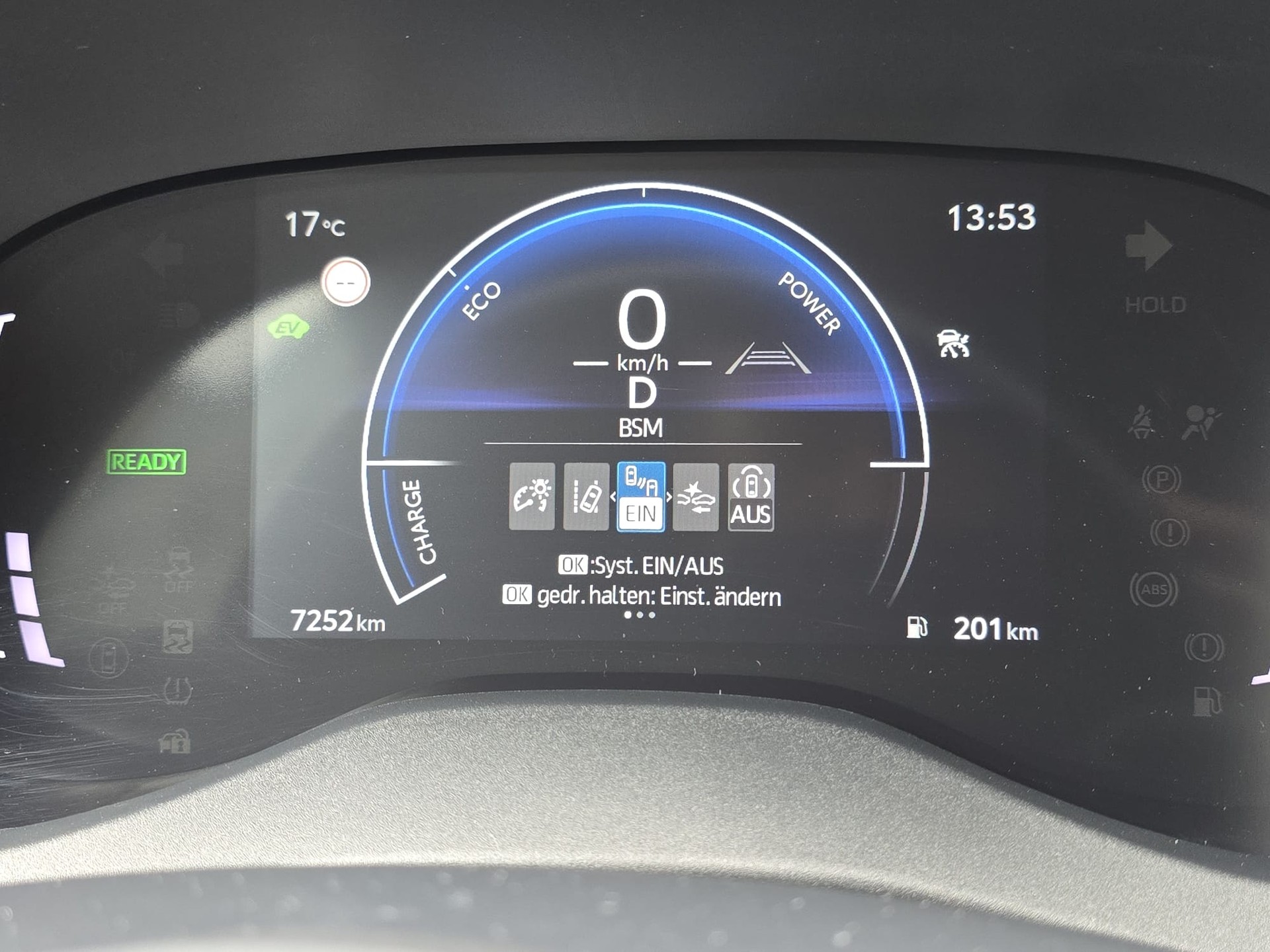 TOYOTA Yaris Cross 1.5 Premium Sondermodell Olympia-image-15