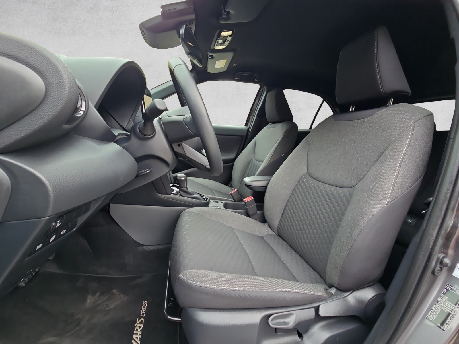 TOYOTA Yaris Cross 1.5 Premium Sondermodell Olympia-image-9