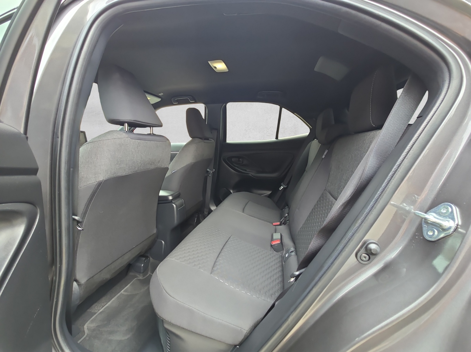 TOYOTA Yaris Cross 1.5 Premium Sondermodell Olympia-image-12