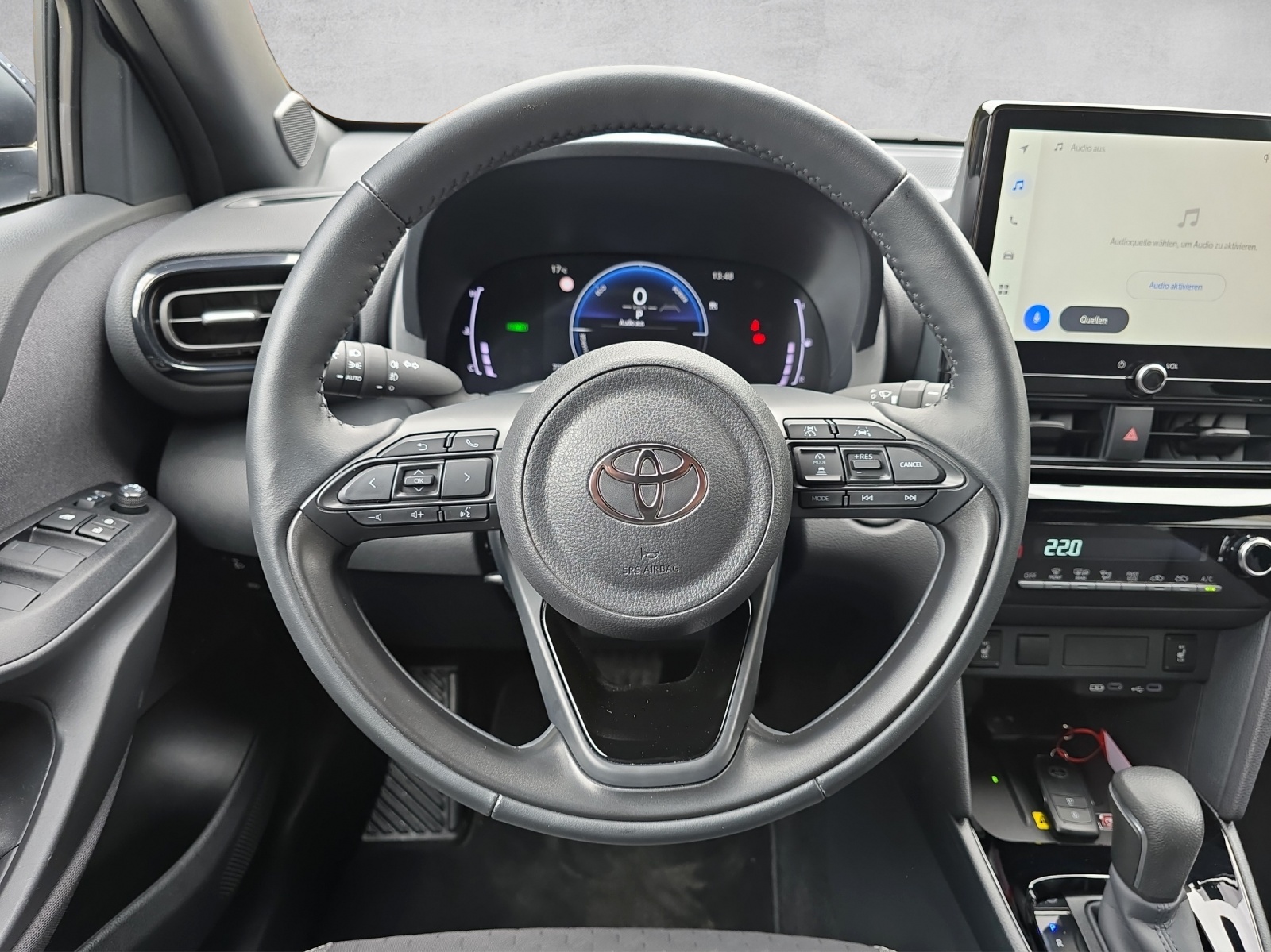 TOYOTA Yaris Cross 1.5 Premium Sondermodell Olympia-image-6