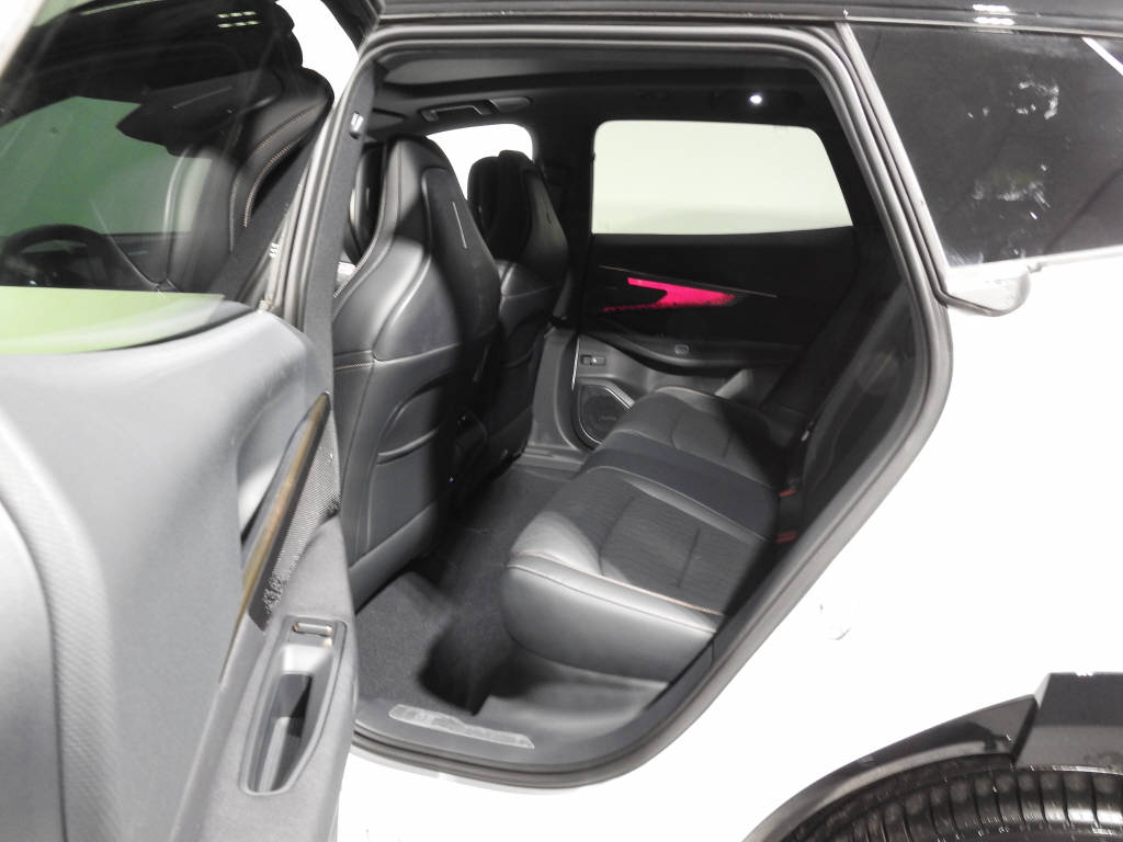 LYNK & CO 08-image-11