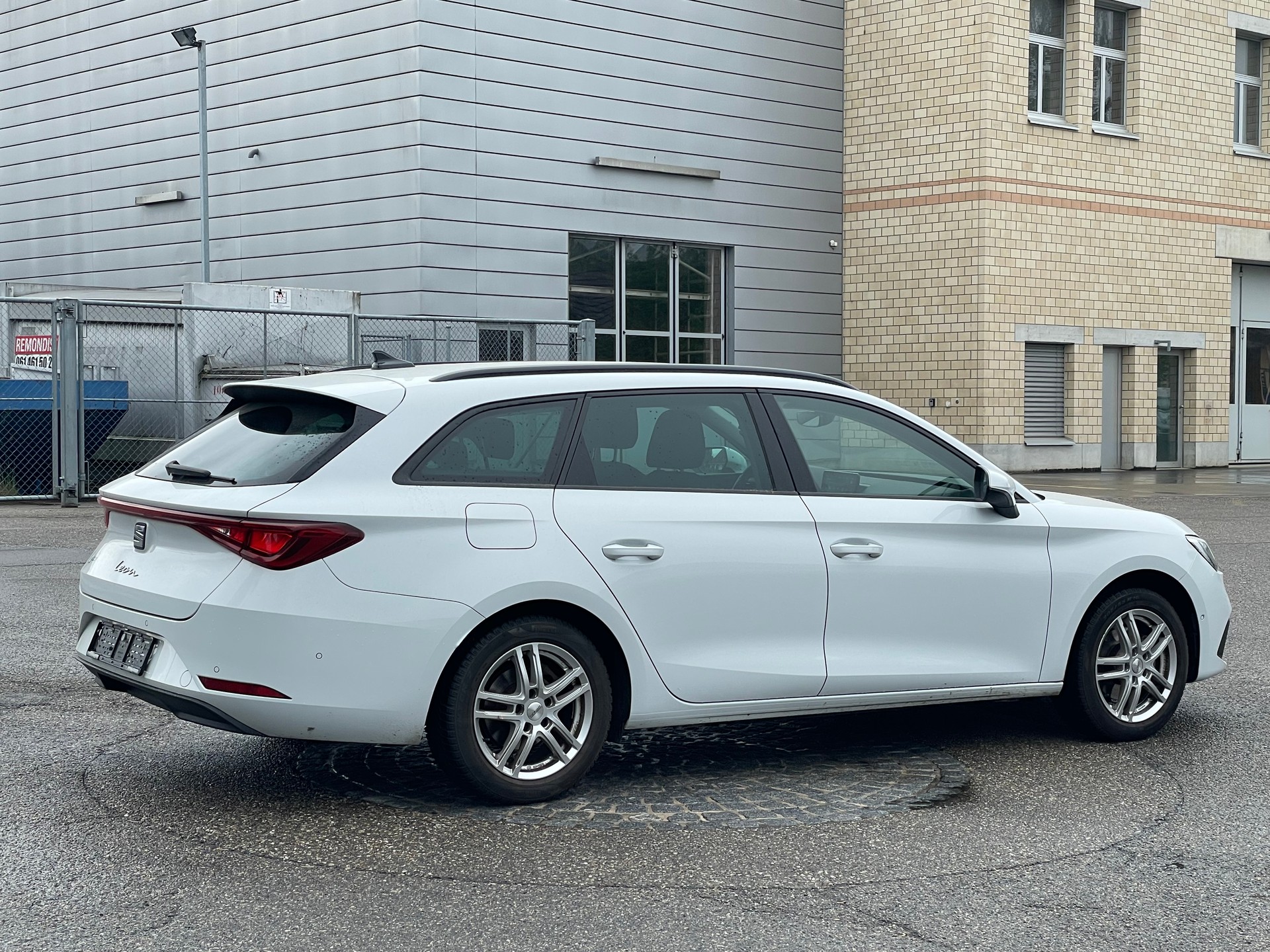 SEAT Leon ST 1.5 eTSI mHEV DSG Hola FR-image-9