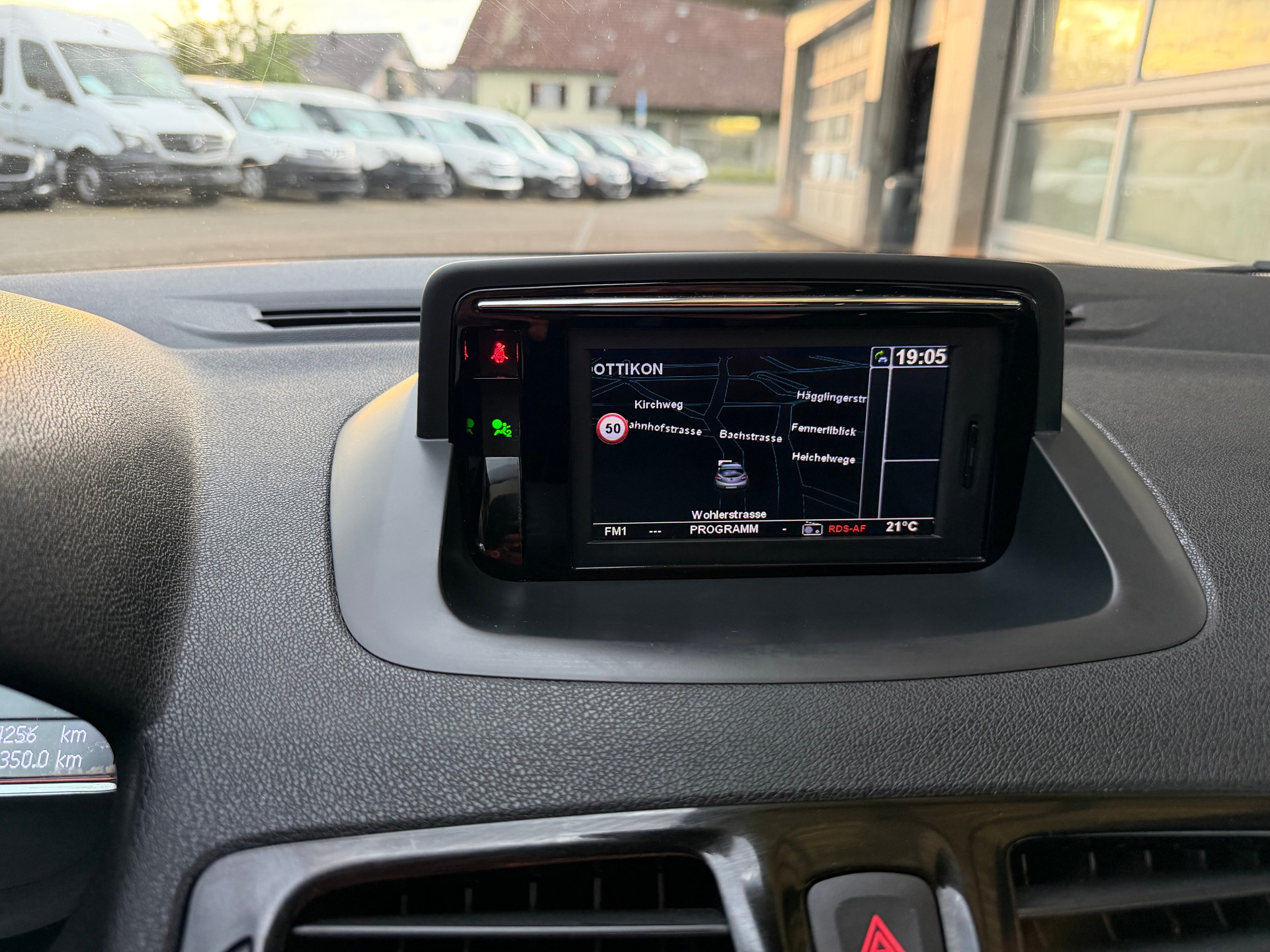 RENAULT Mégane 1.4 16V Turbo Bose-image-12