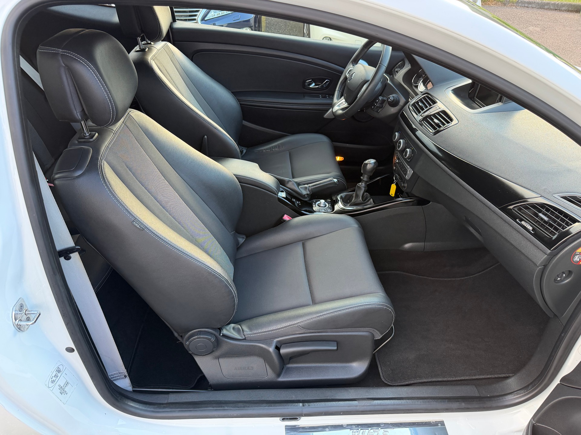 RENAULT Mégane 1.4 16V Turbo Bose-image-10