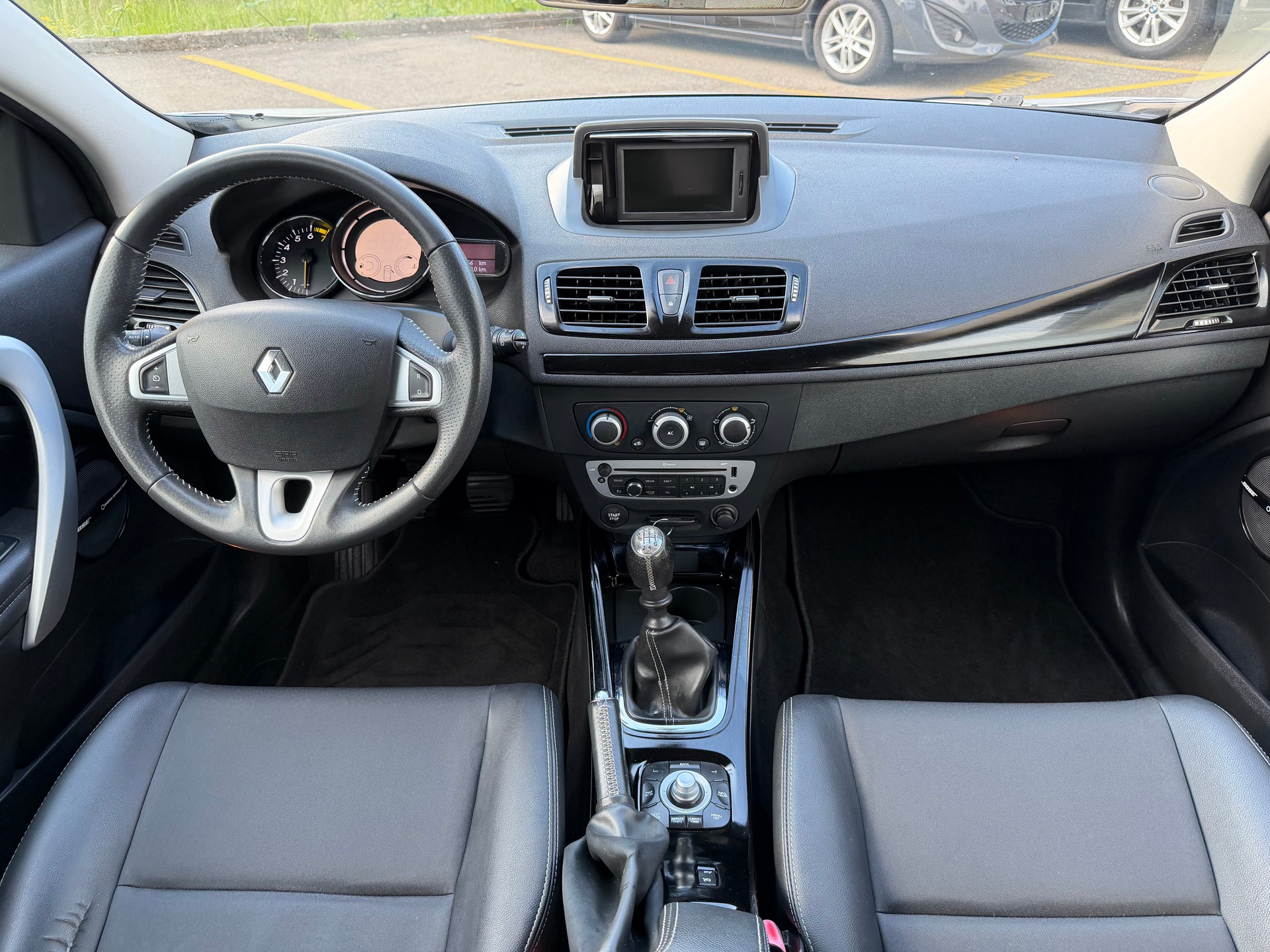 RENAULT Mégane 1.4 16V Turbo Bose-image-8