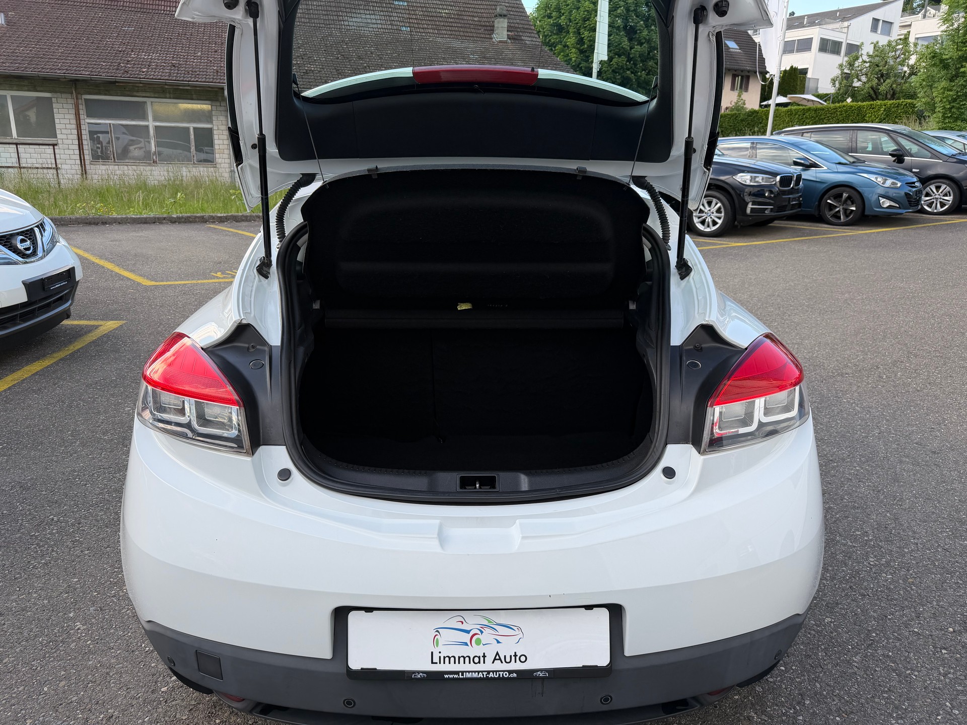 RENAULT Mégane 1.4 16V Turbo Bose-image-13