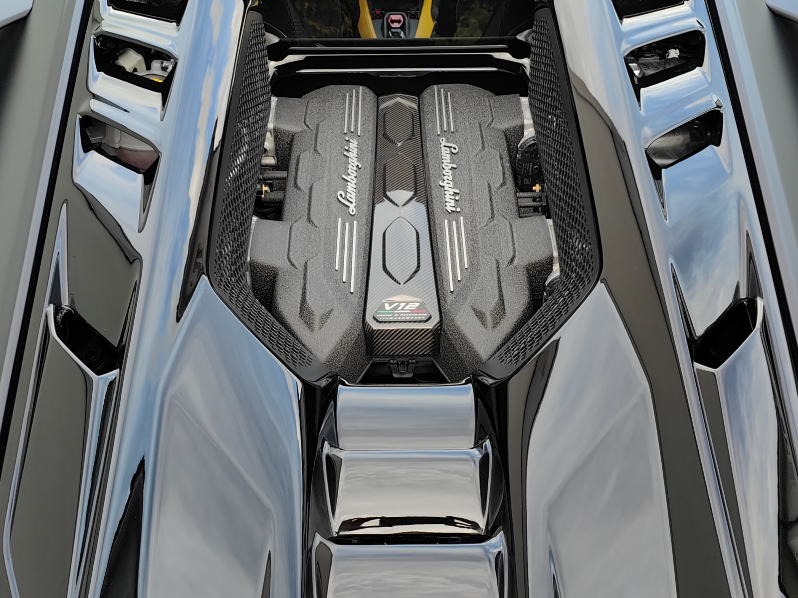 LAMBORGHINI REVUELTO-image-15