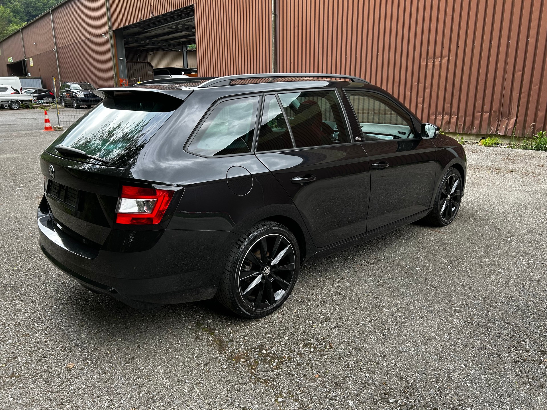 SKODA Fabia 1.0 TSI Monte Carlo-image-4