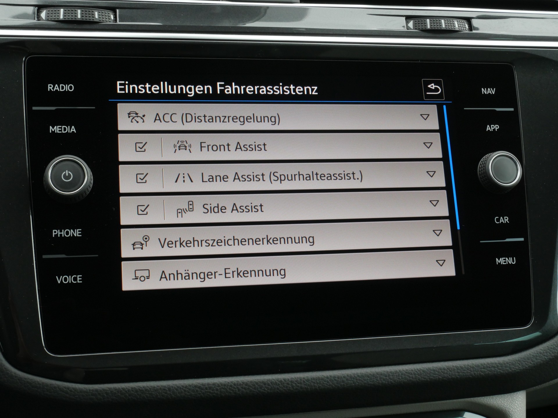 VW Tiguan 1.4TSI PHEV Elegance DSG *CH-Auto, AHK-schwenkbar, 360°-Kamera*-image-24