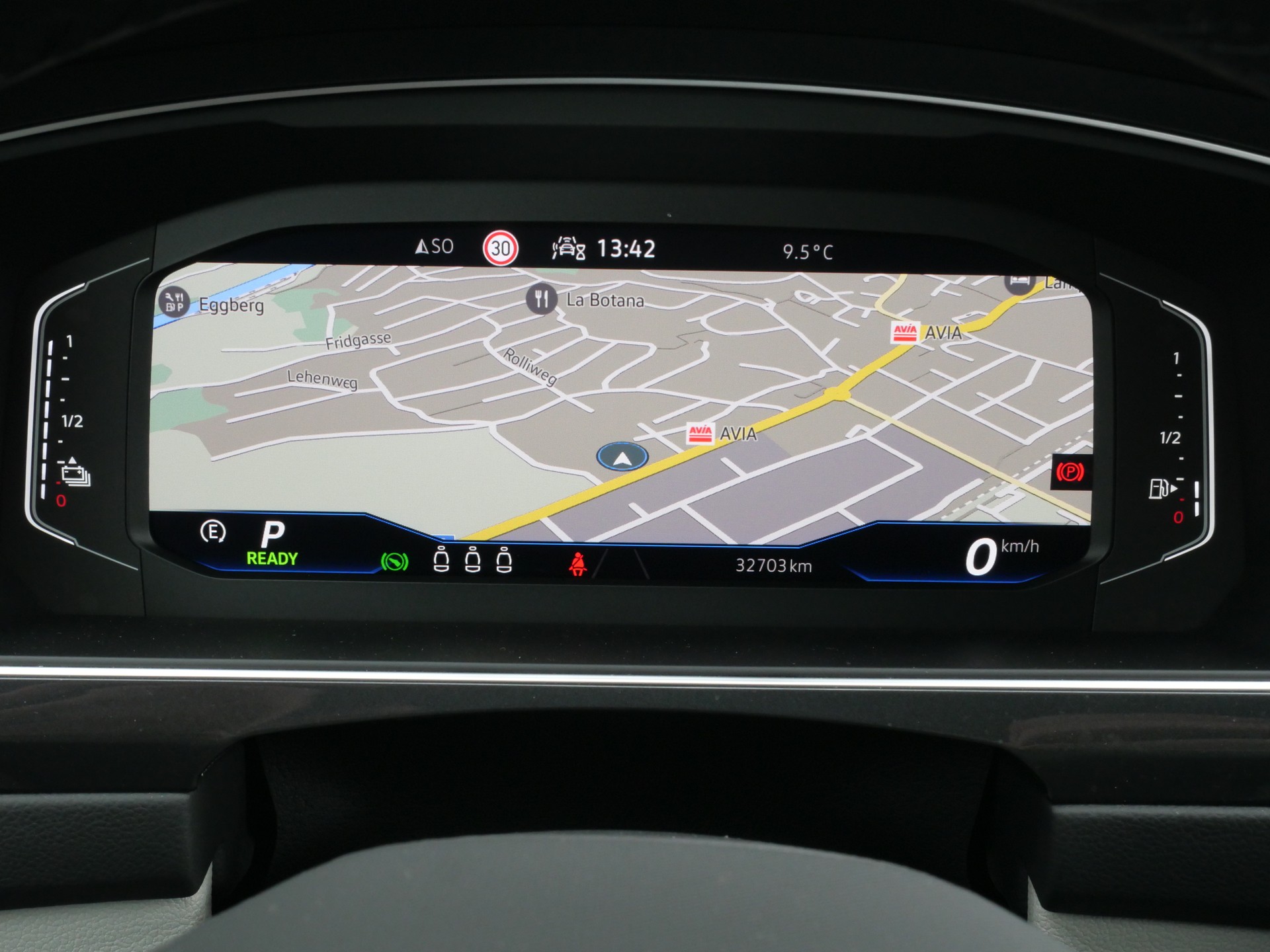 VW Tiguan 1.4TSI PHEV Elegance DSG *CH-Auto, AHK-schwenkbar, 360°-Kamera*-image-27
