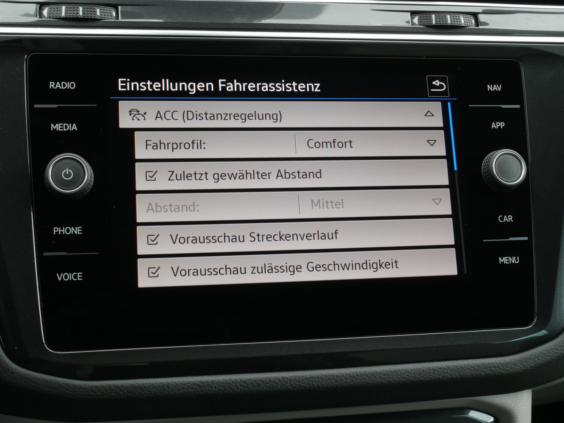 VW Tiguan 1.4TSI PHEV Elegance DSG *CH-Auto, AHK-schwenkbar, 360°-Kamera*-image-25