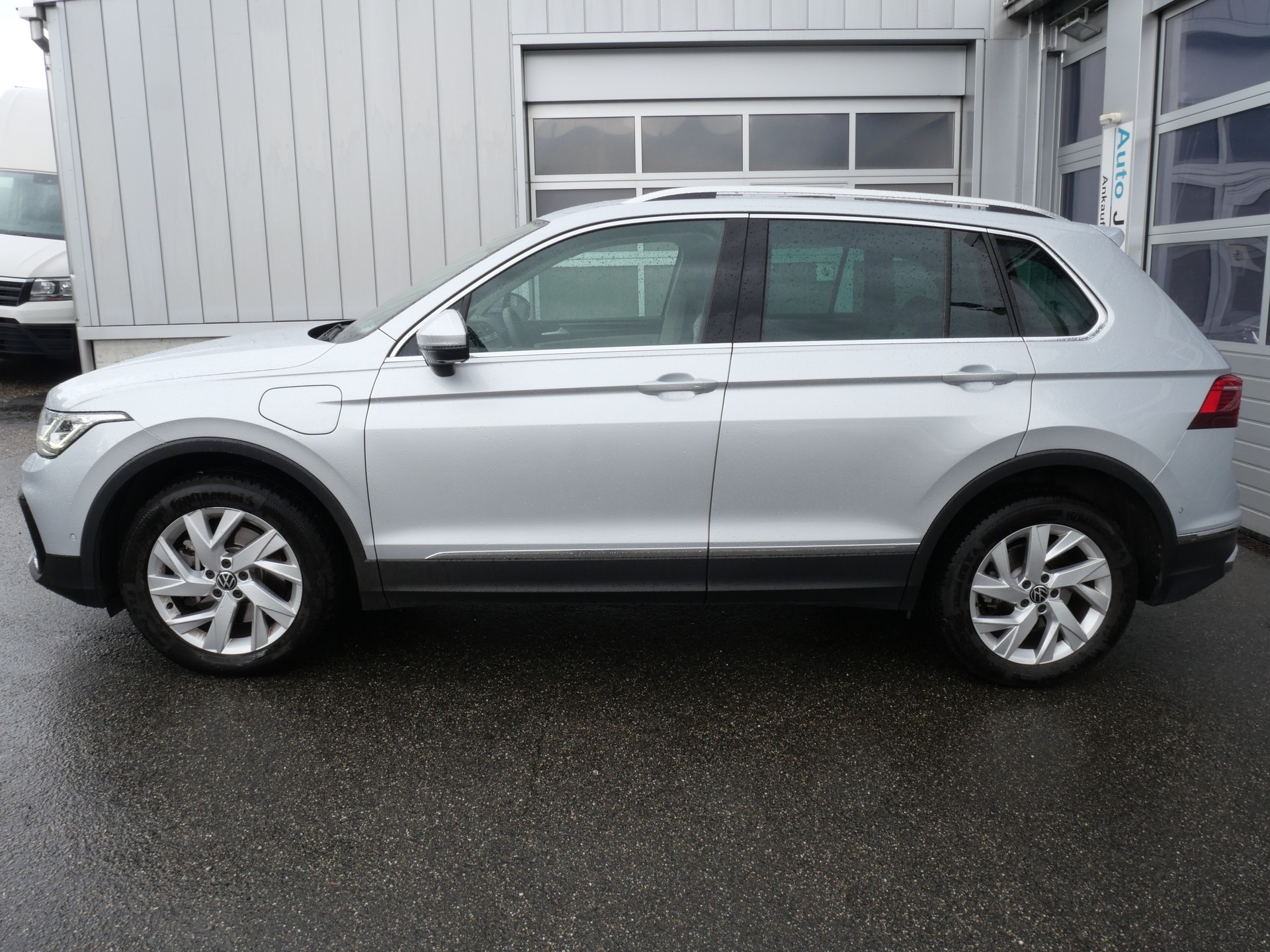 VW Tiguan 1.4TSI PHEV Elegance DSG *CH-Auto, AHK-schwenkbar, 360°-Kamera*-showroom-element-2