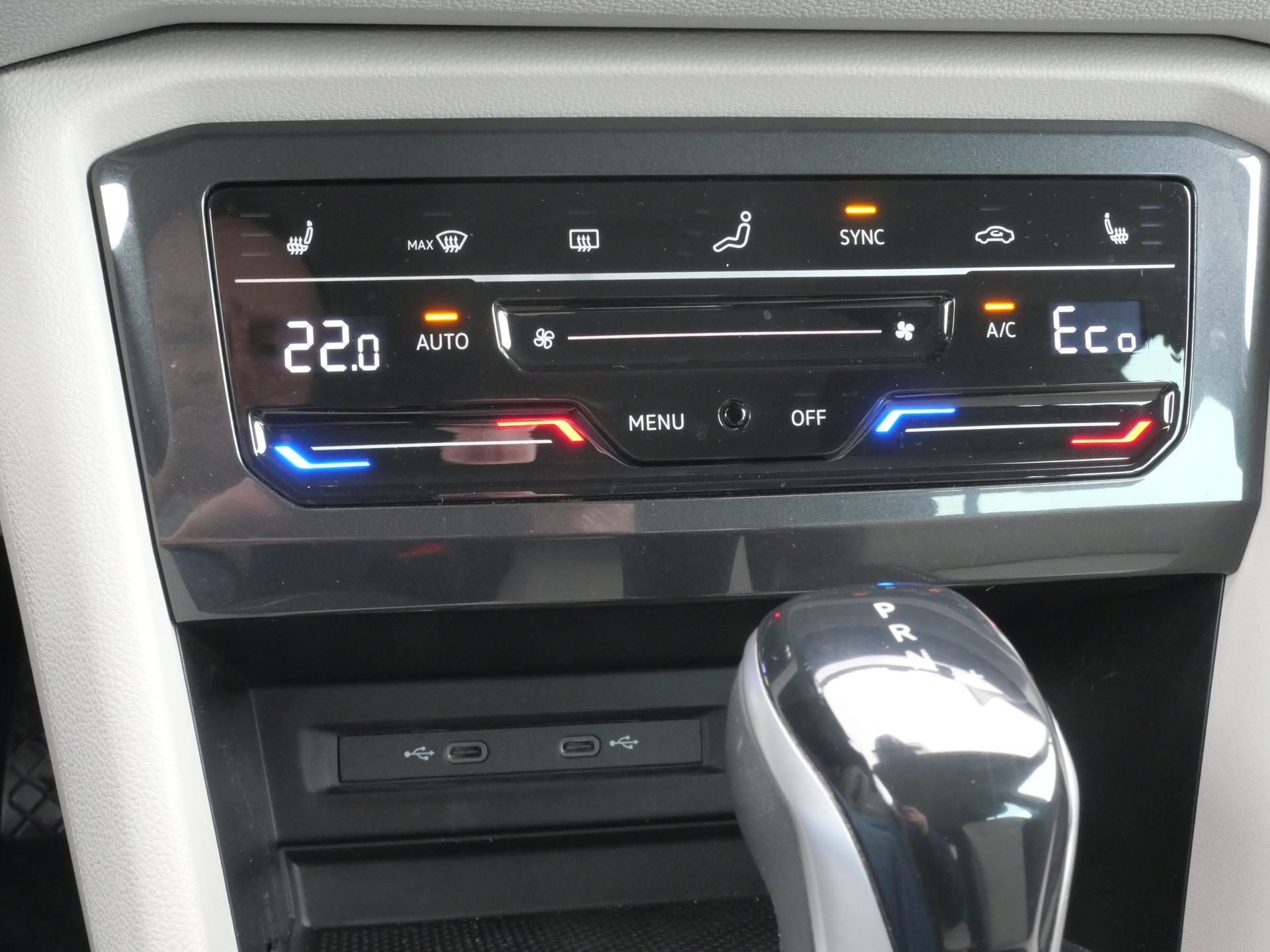 VW Tiguan 1.4TSI PHEV Elegance DSG *CH-Auto, AHK-schwenkbar, 360°-Kamera*-image-16