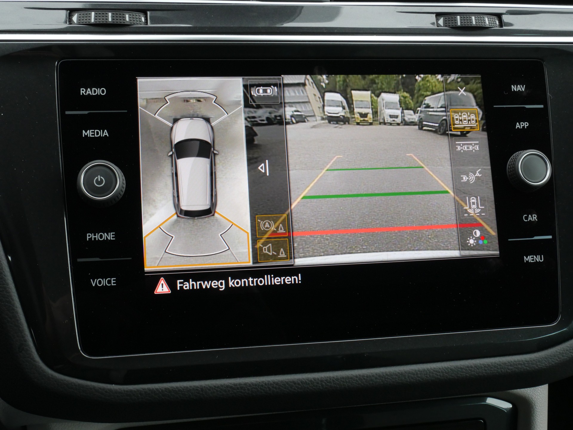 VW Tiguan 1.4TSI PHEV Elegance DSG *CH-Auto, AHK-schwenkbar, 360°-Kamera*-image-18