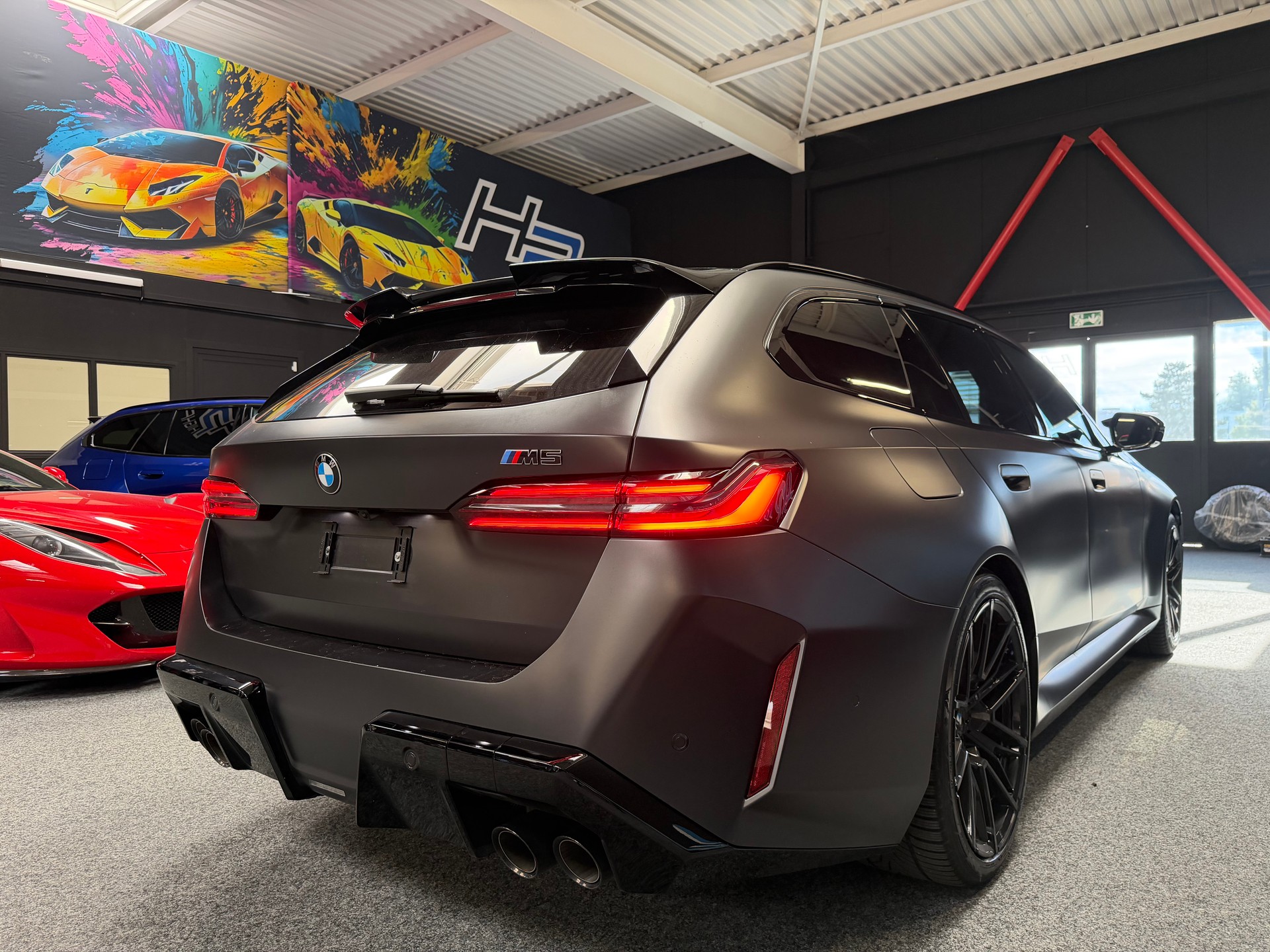 BMW M5 xDrive Touring CH-showroom-element-3