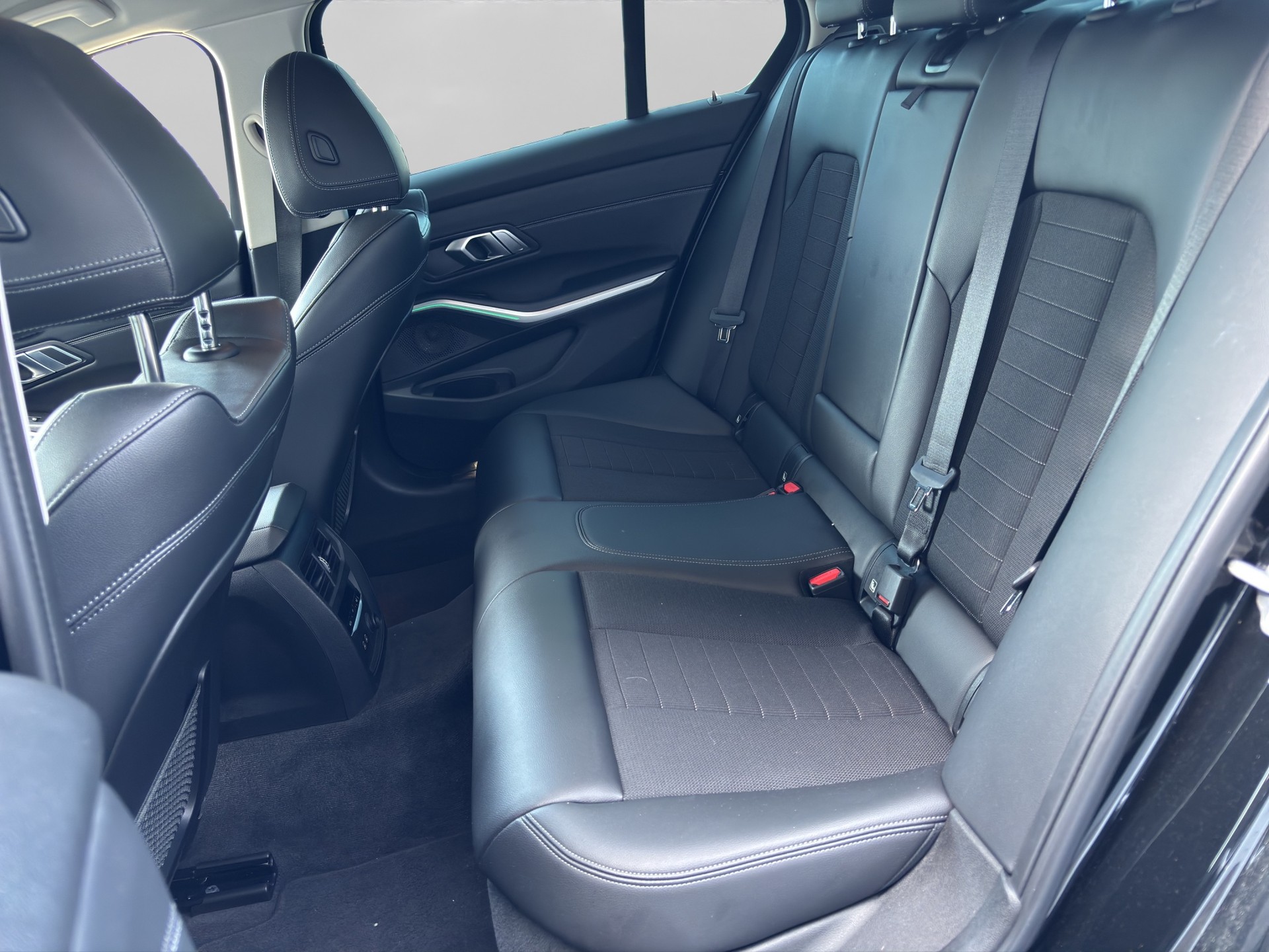 BMW 330e-image-6