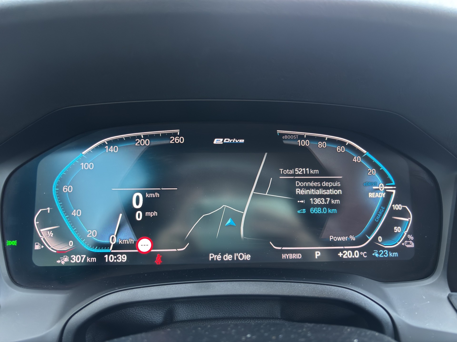 BMW 330e-image-10