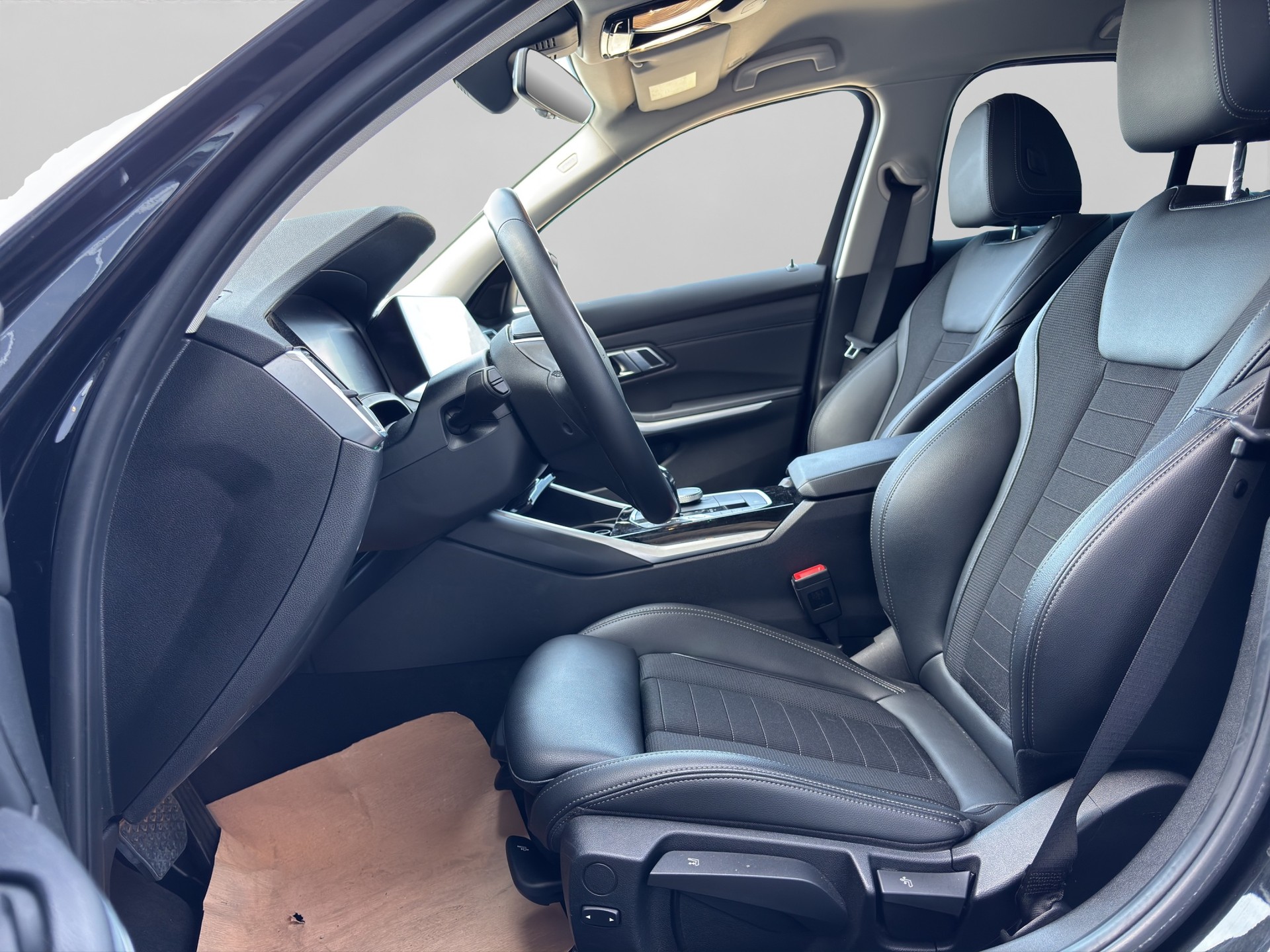 BMW 330e-image-8