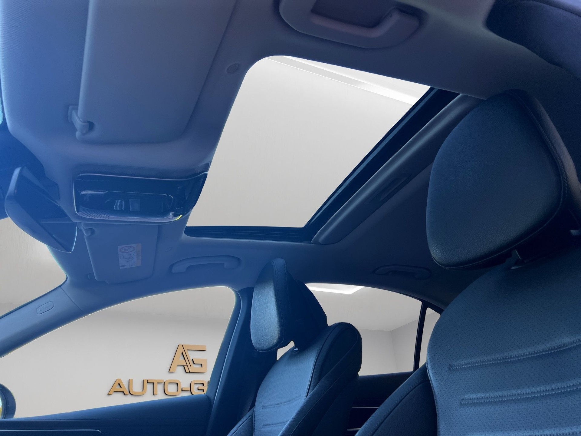 MERCEDES-BENZ C 180 AMG Line-image-24