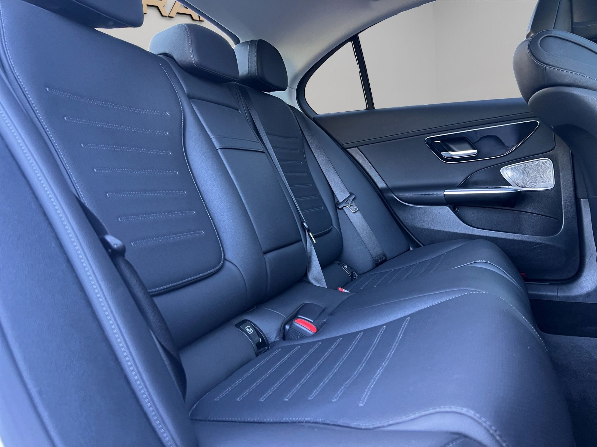 MERCEDES-BENZ C 180 AMG Line-image-13