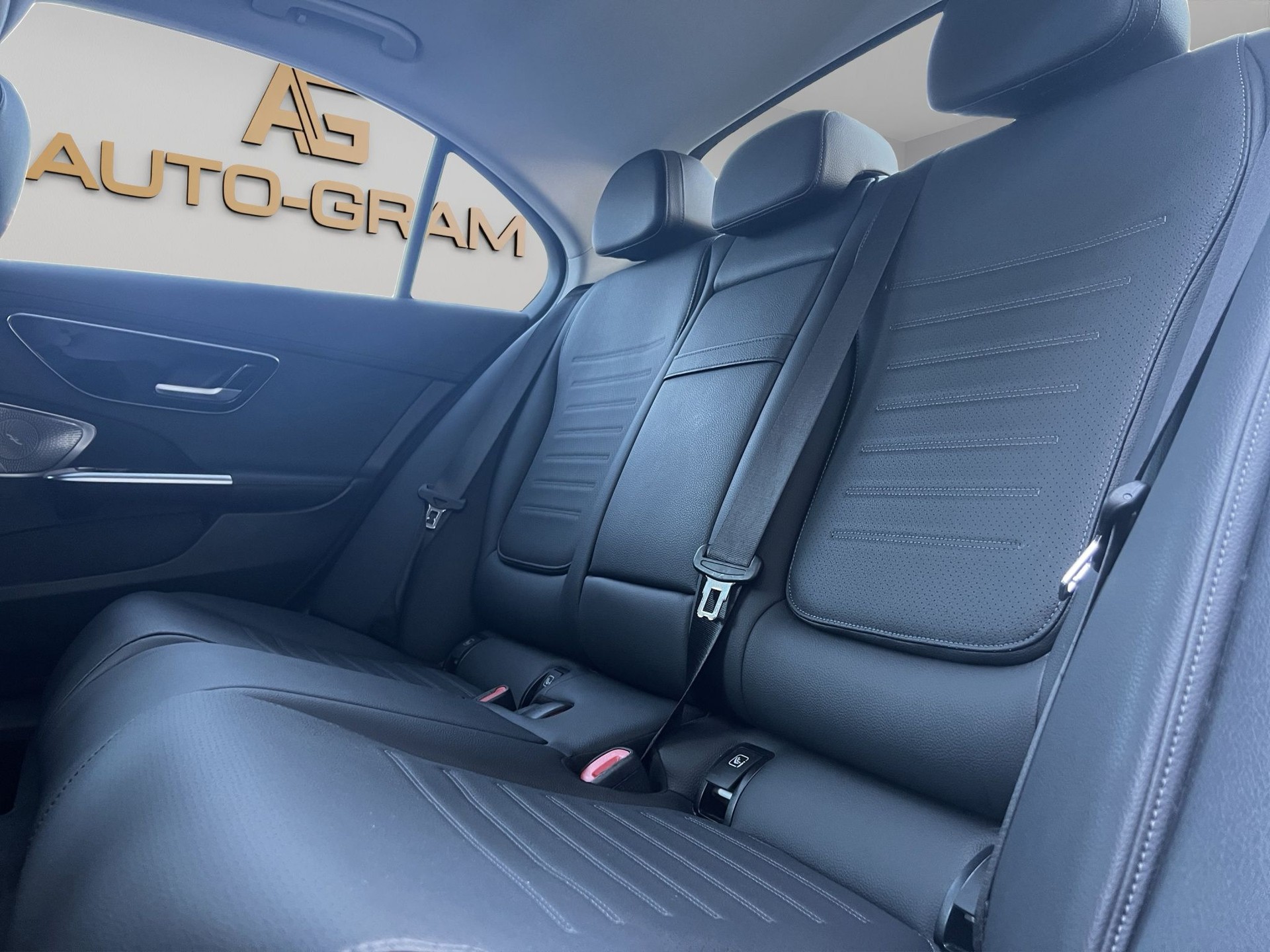MERCEDES-BENZ C 180 AMG Line-image-11