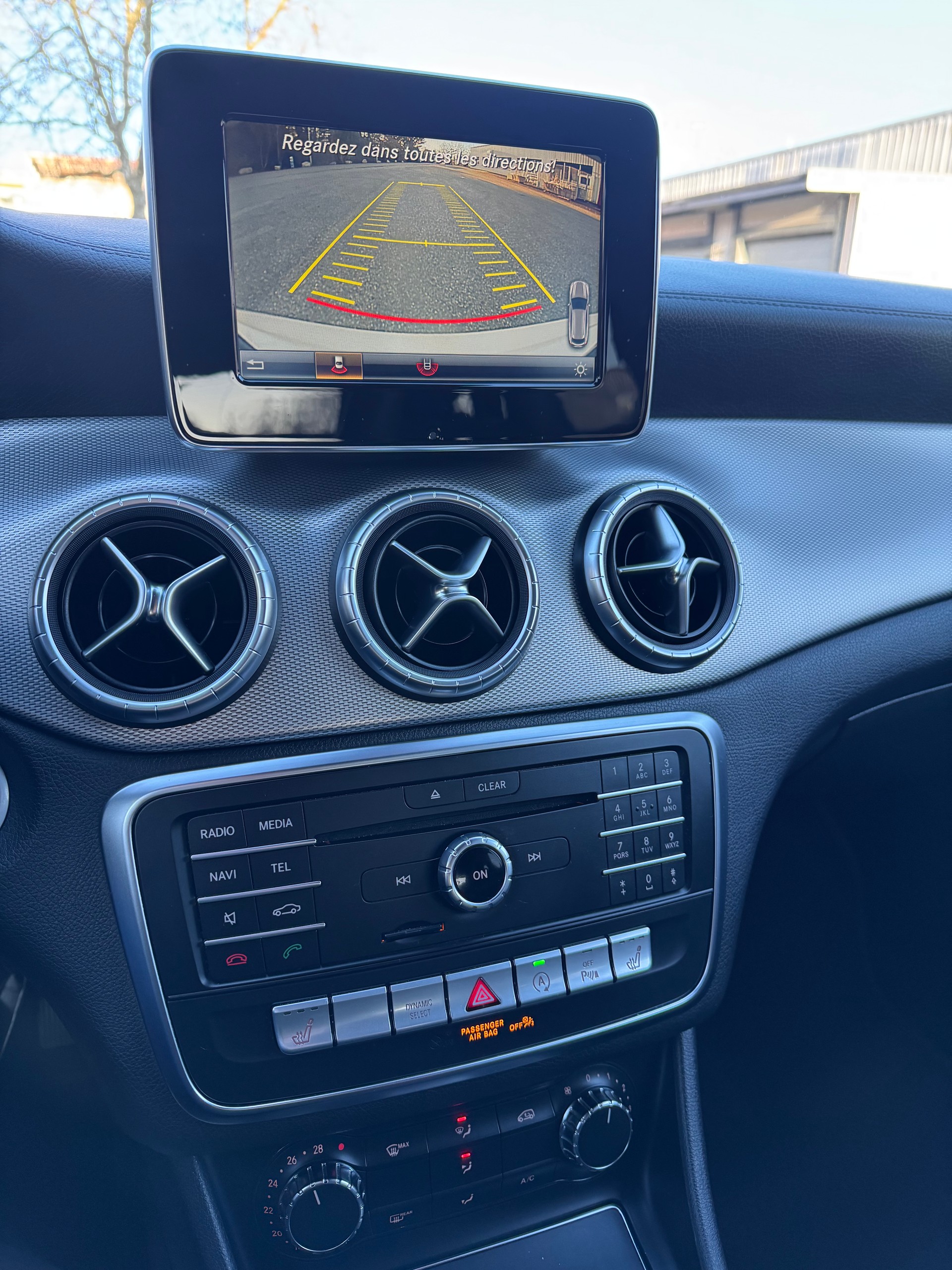 MERCEDES-BENZ CLA Shooting Brake 200 d Urban-image-12