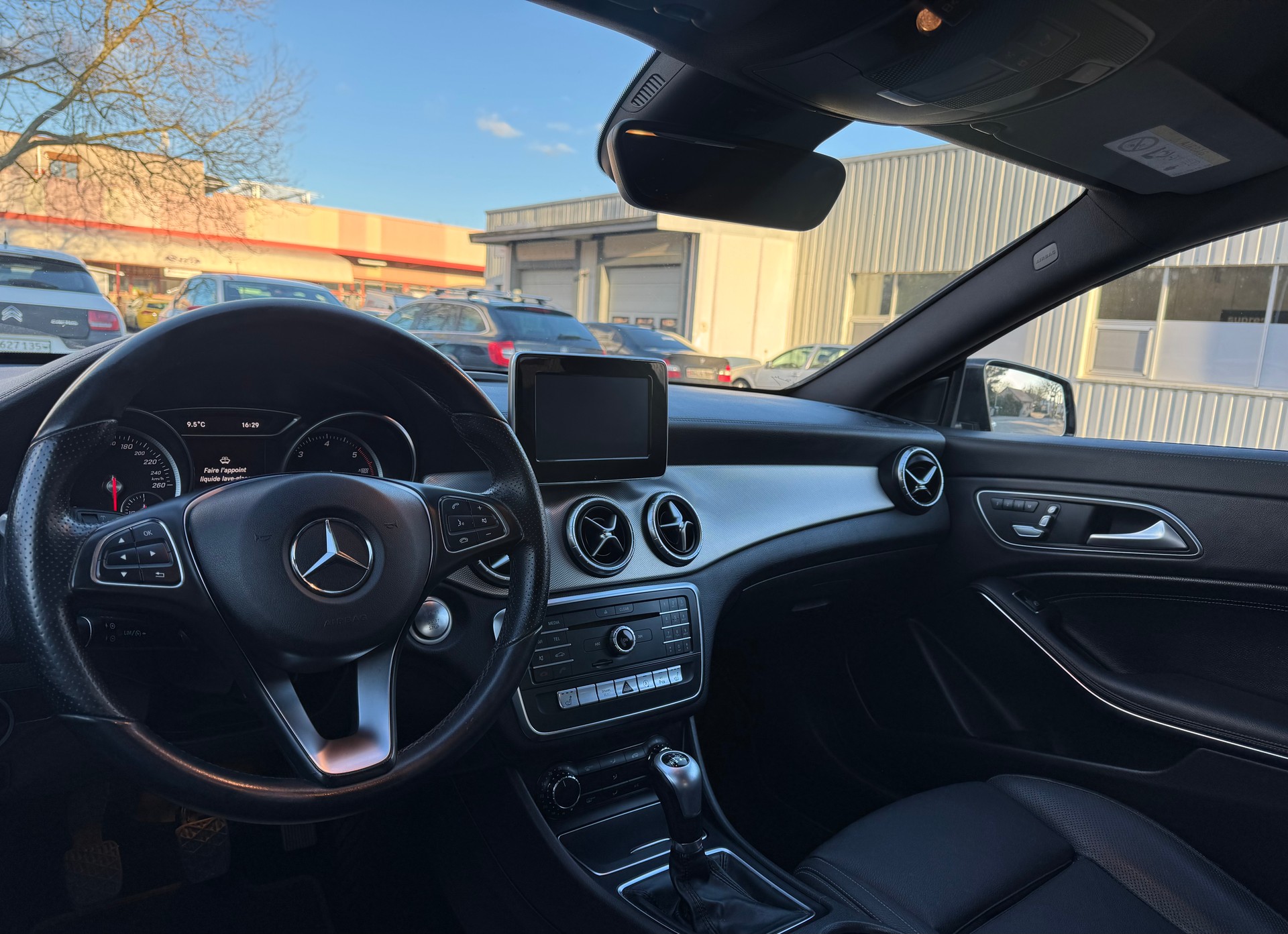 MERCEDES-BENZ CLA Shooting Brake 200 d Urban-image-9