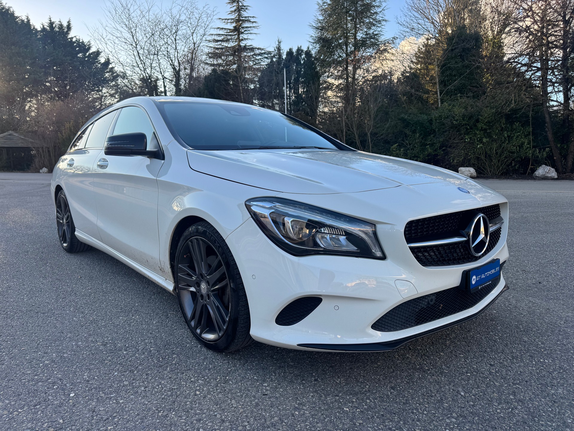 MERCEDES-BENZ CLA Shooting Brake 200 d Urban-image-3