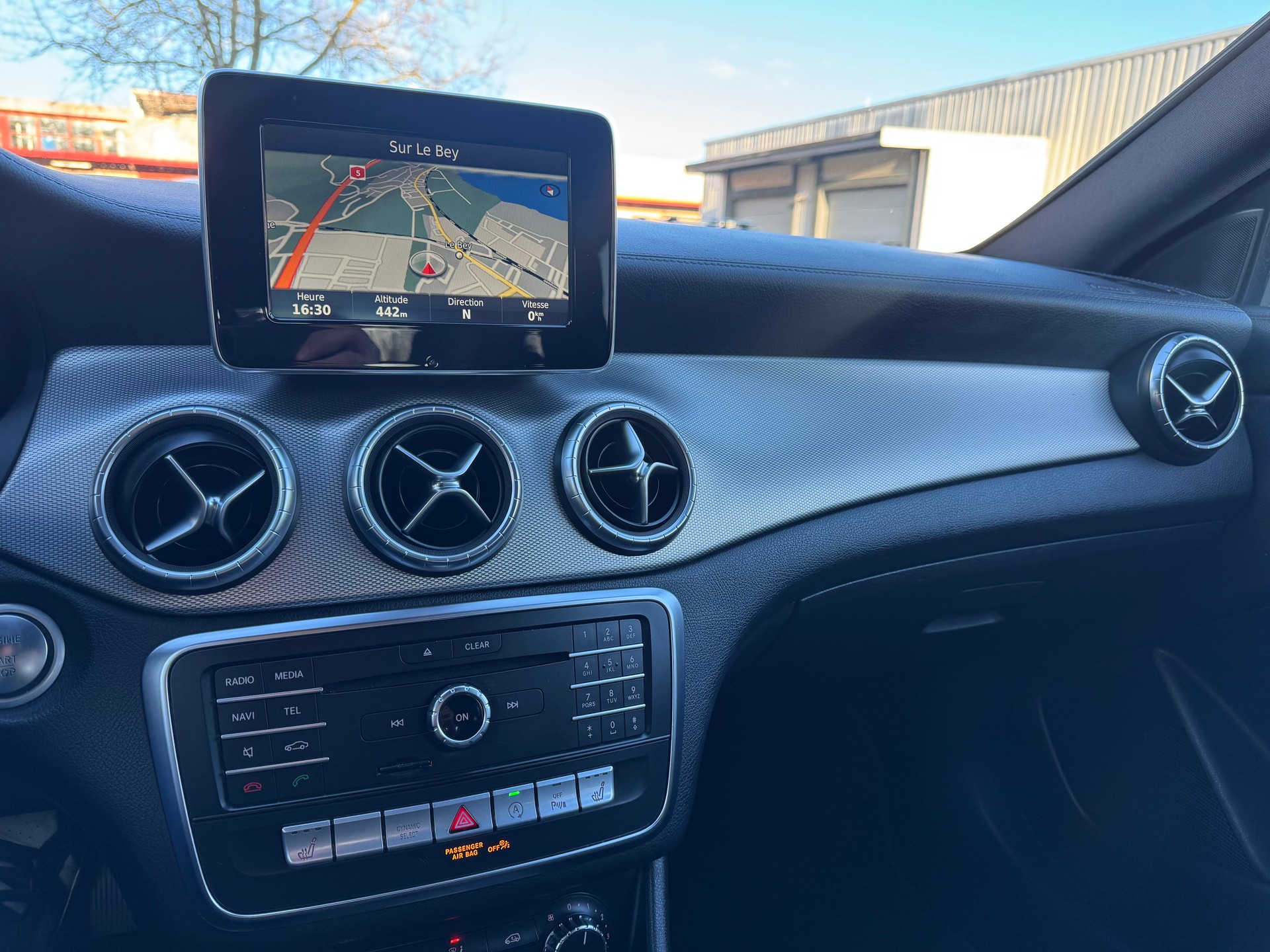 MERCEDES-BENZ CLA Shooting Brake 200 d Urban-image-10
