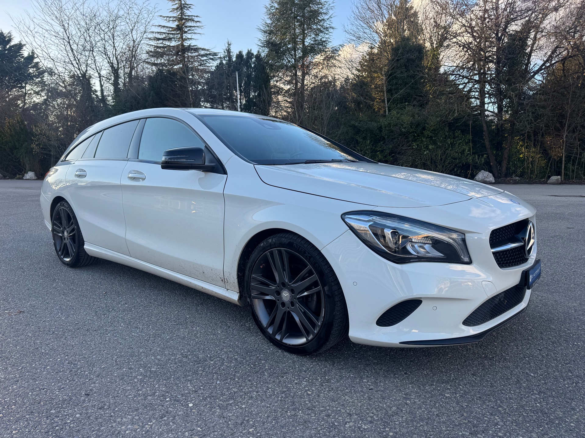 MERCEDES-BENZ CLA Shooting Brake 200 d Urban-image-4