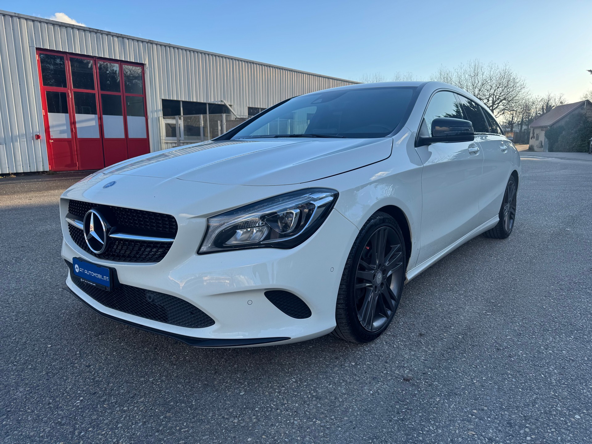 MERCEDES-BENZ CLA Shooting Brake 200 d Urban-image-1