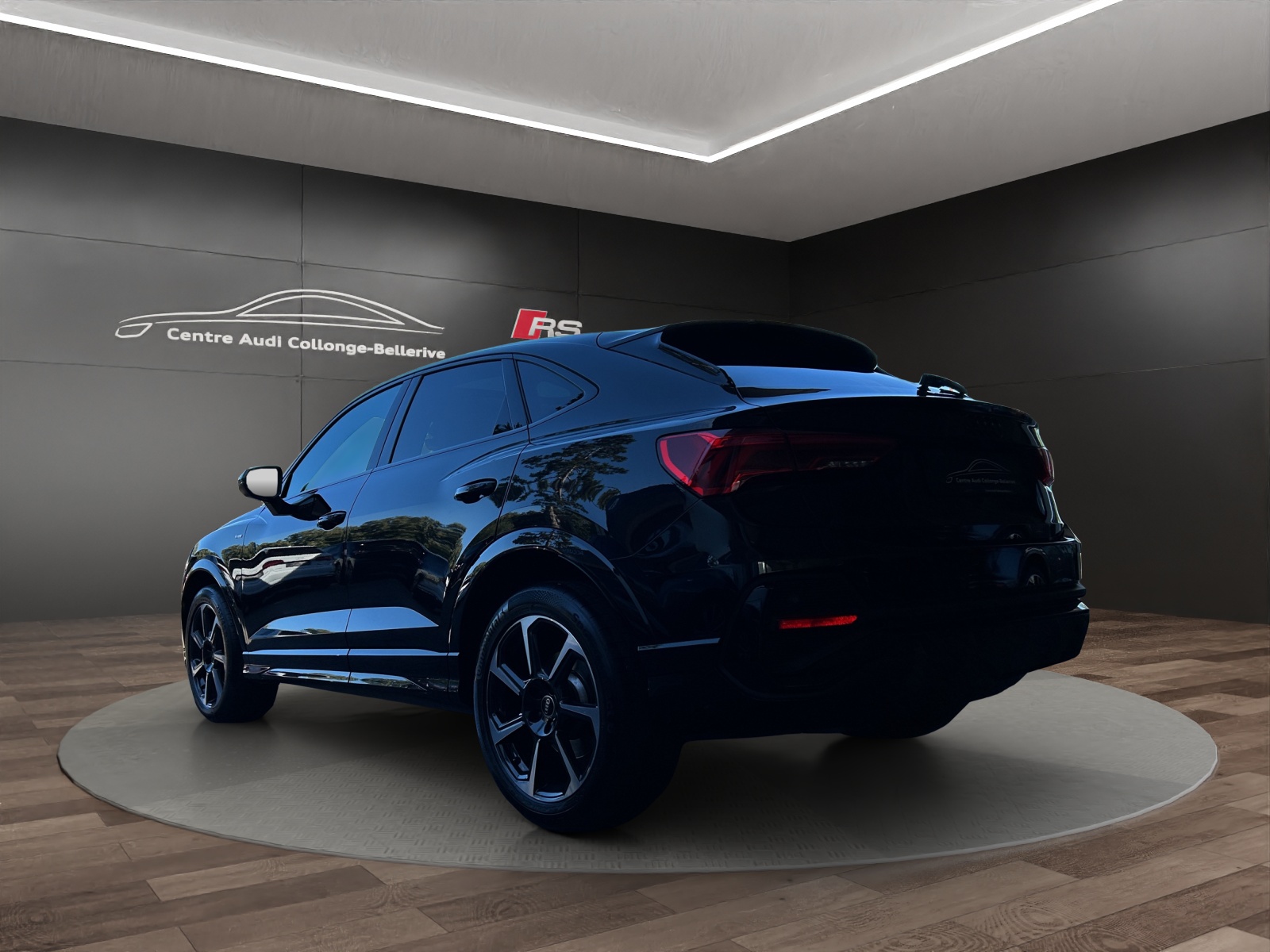 AUDI Q3 Sportback 40 TFSI S line quattro S-tronic-image-3