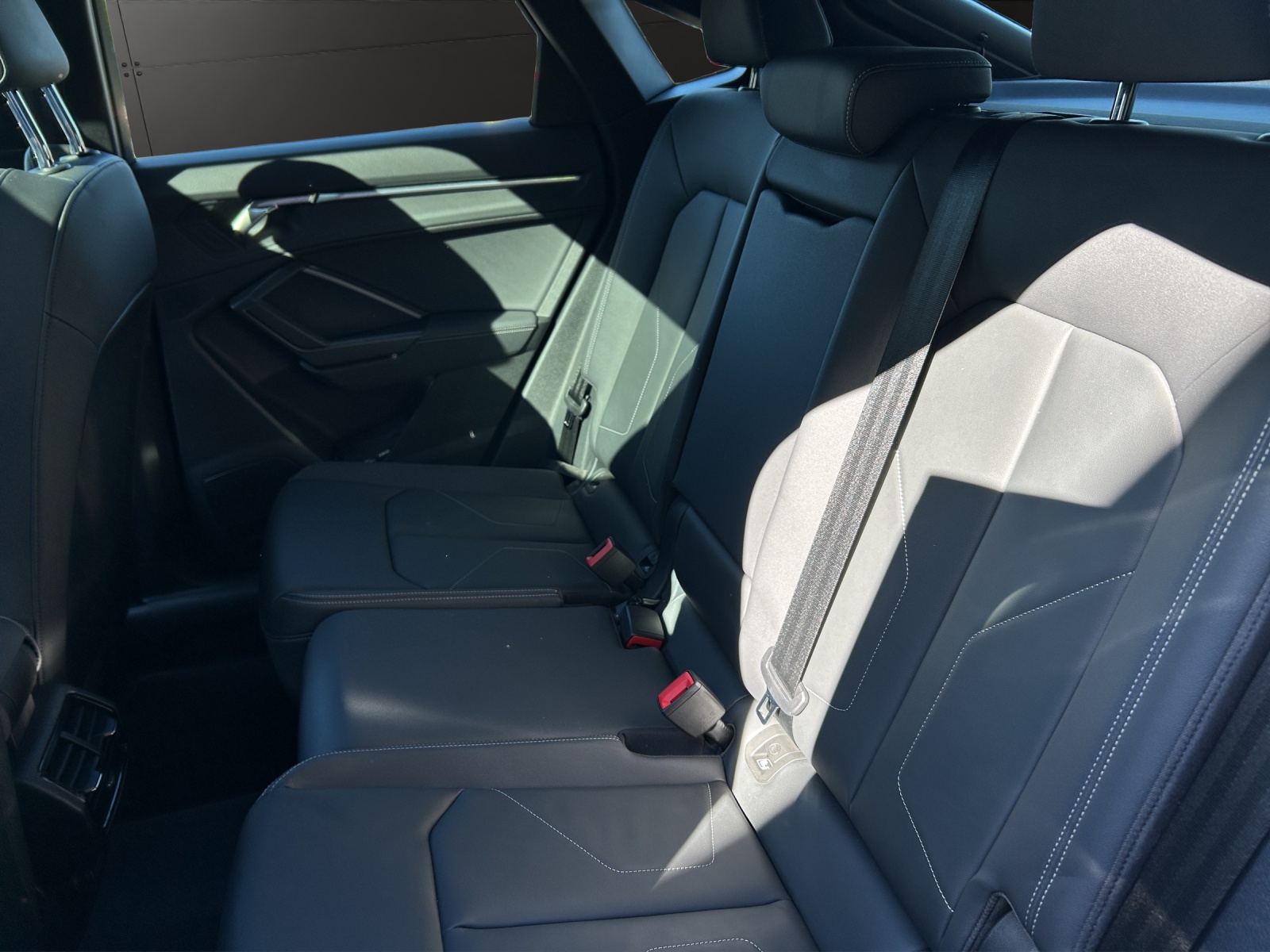 AUDI Q3 Sportback 40 TFSI S line quattro S-tronic-image-11