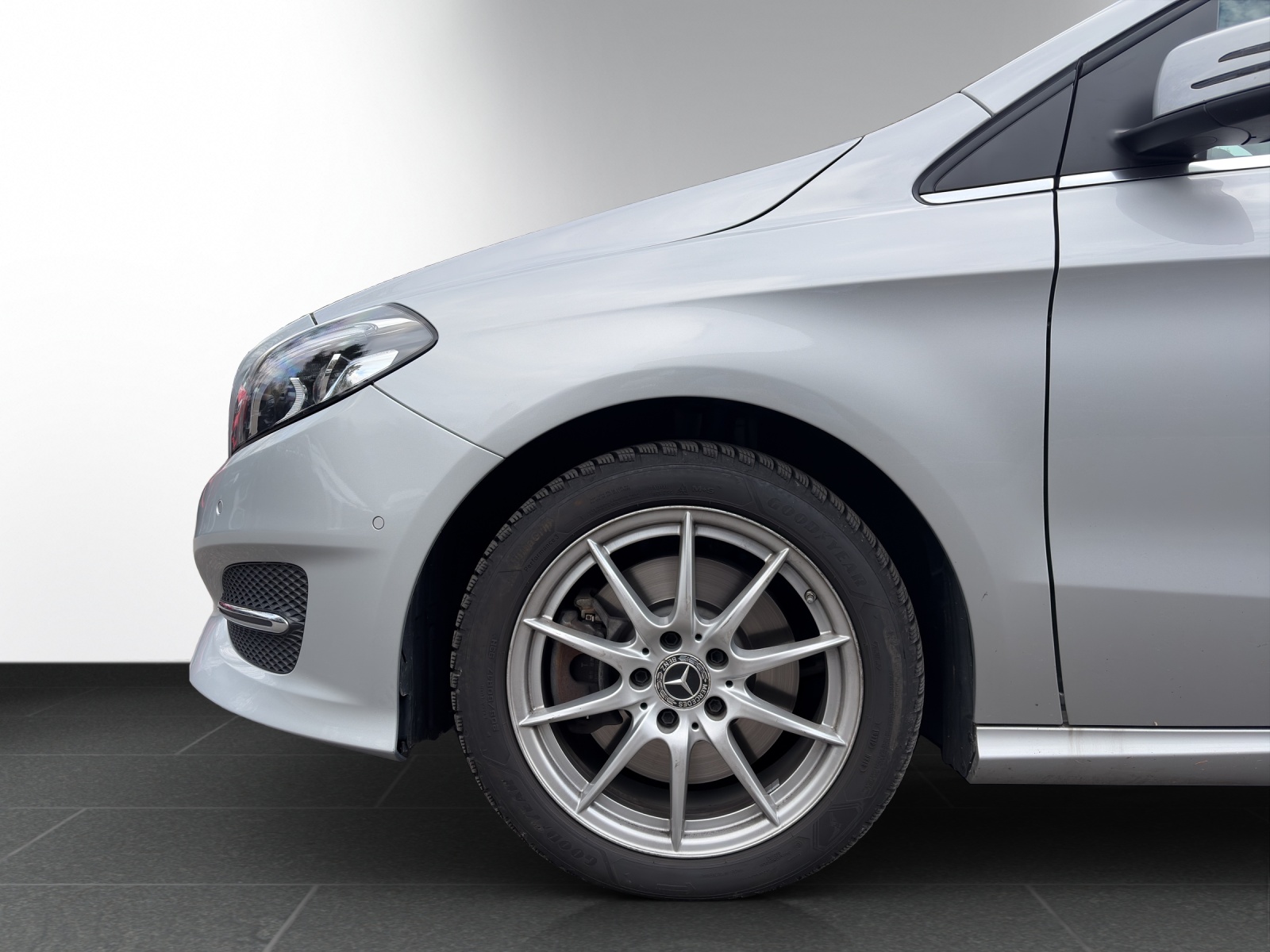 MERCEDES-BENZ B 250 Urban 4Matic 7G-DCT-showroom-element-3